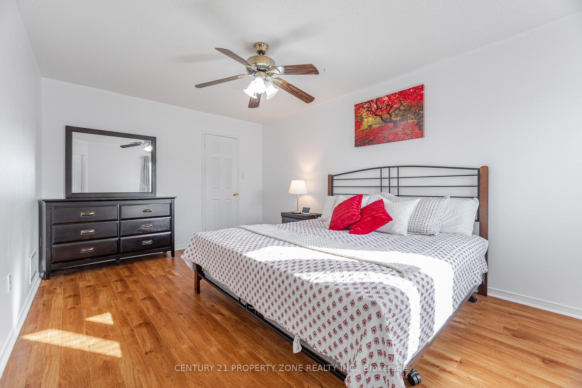 Photo 9 of 19 Streamside Lane, Brampton, Sandringham-Wellington — HOMEH