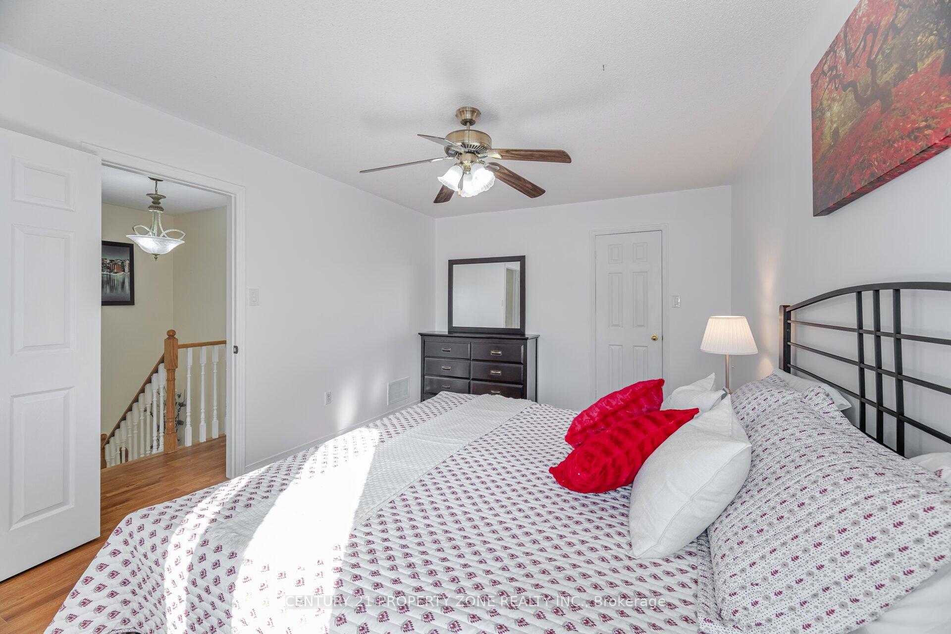 Photo 13 of 19 Streamside Lane, Brampton, Sandringham-Wellington — HOMEH