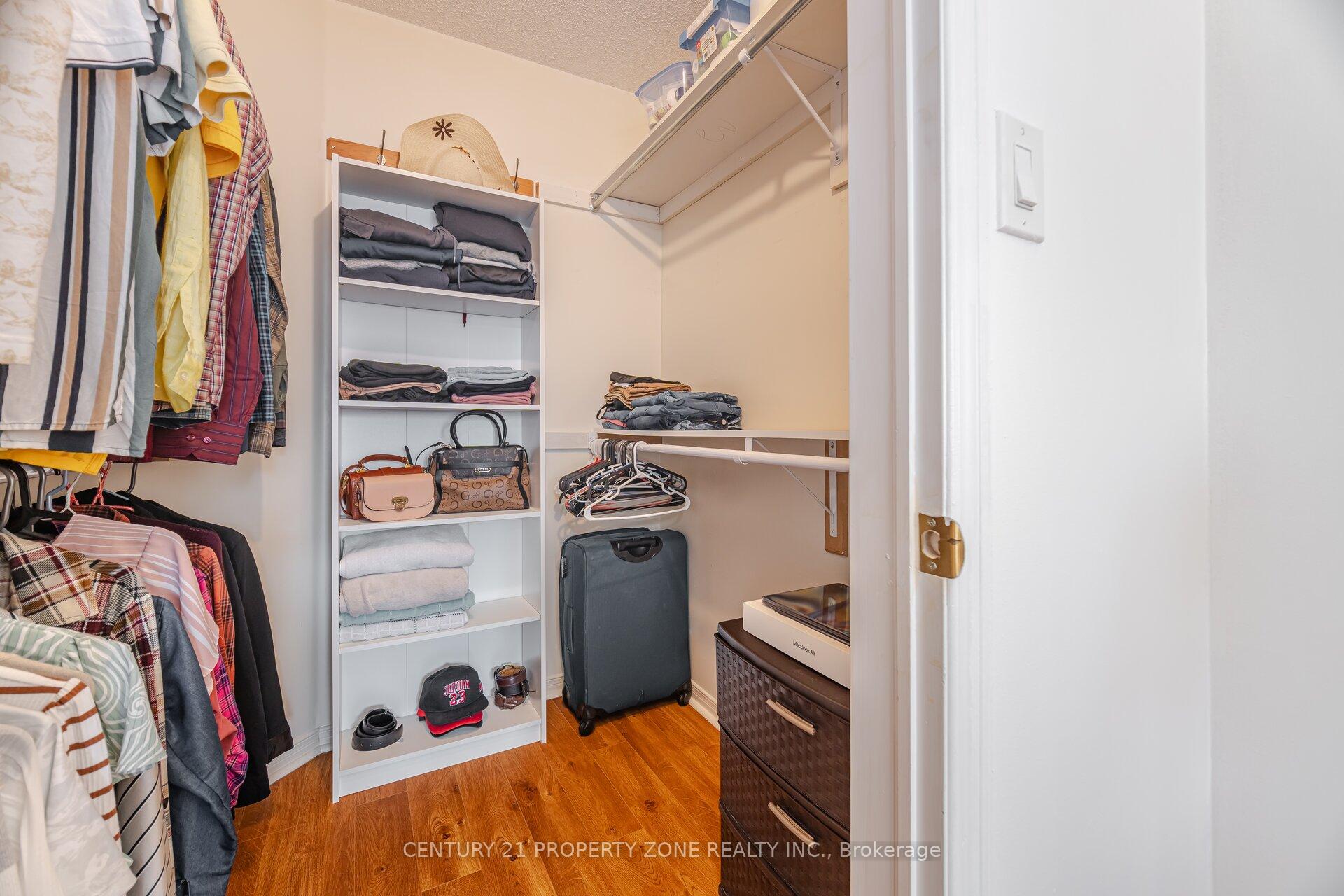 Photo 15 of 19 Streamside Lane, Brampton, Sandringham-Wellington — HOMEH