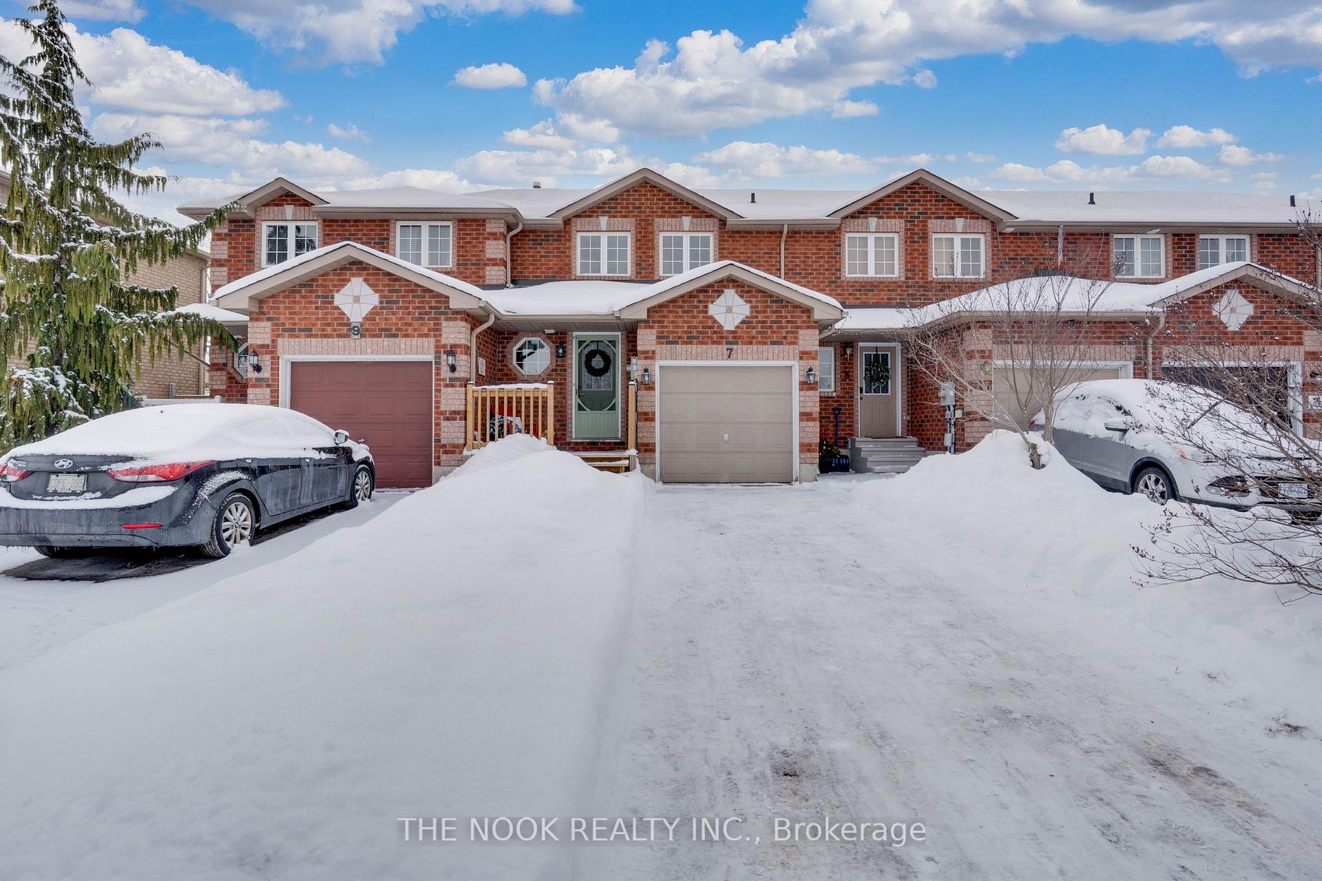 Photo 2 of 7 Coronation Parkway, Barrie, Innis-Shore — HOMEH