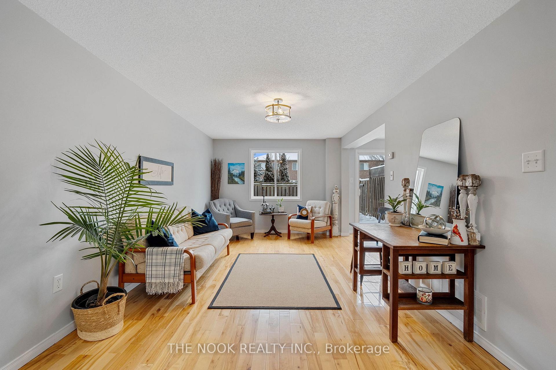 Photo 6 of 7 Coronation Parkway, Barrie, Innis-Shore — HOMEH