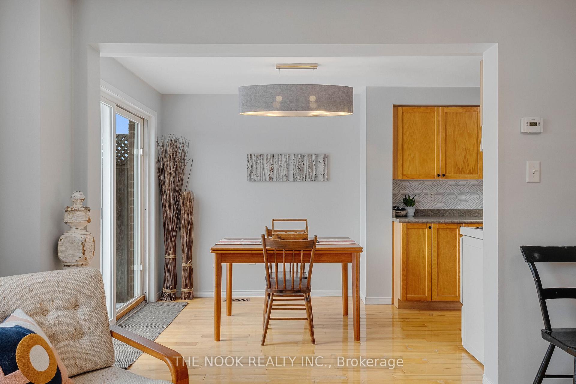 Photo 7 of 7 Coronation Parkway, Barrie, Innis-Shore — HOMEH