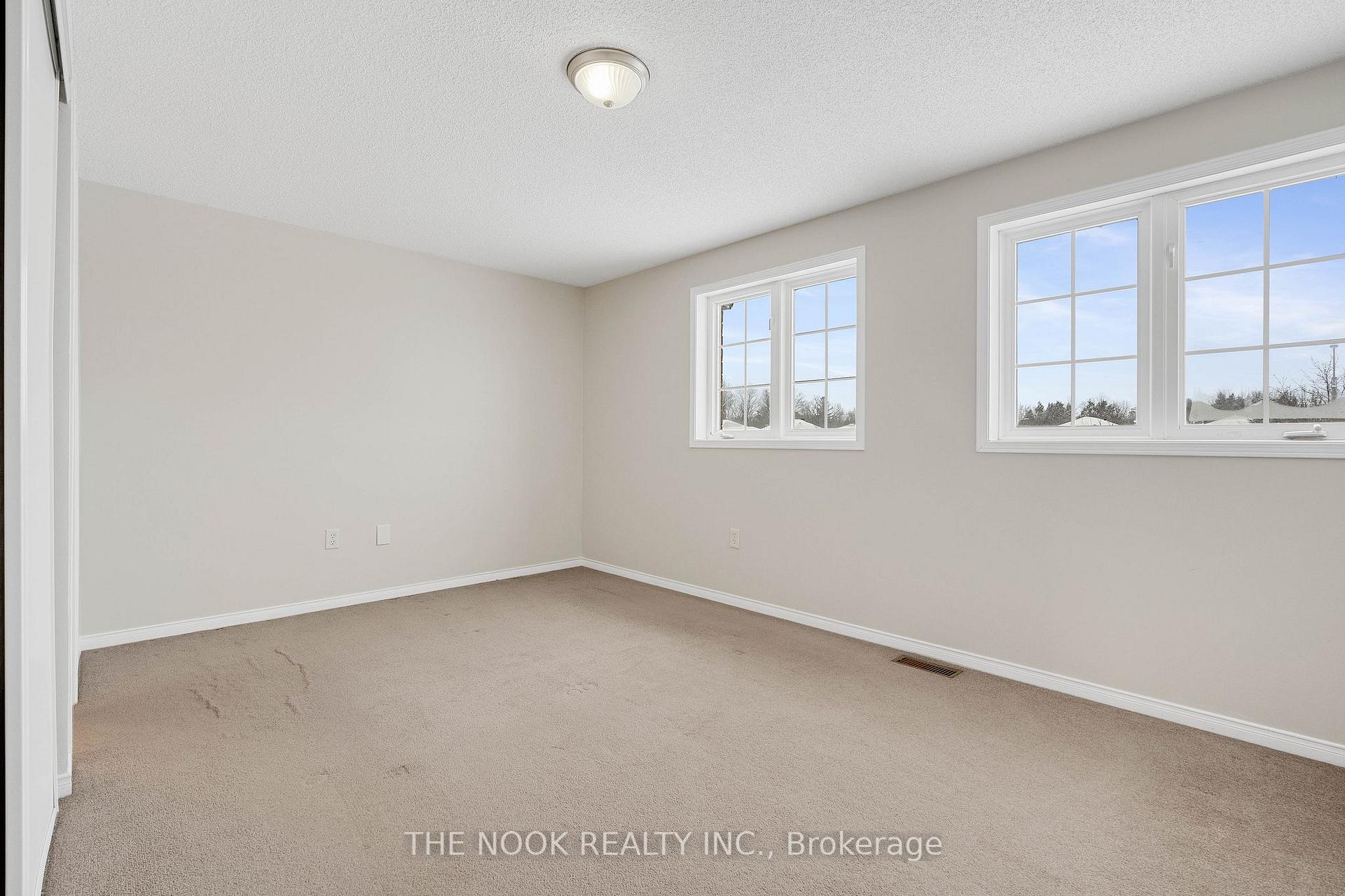 Photo 11 of 7 Coronation Parkway, Barrie, Innis-Shore — HOMEH