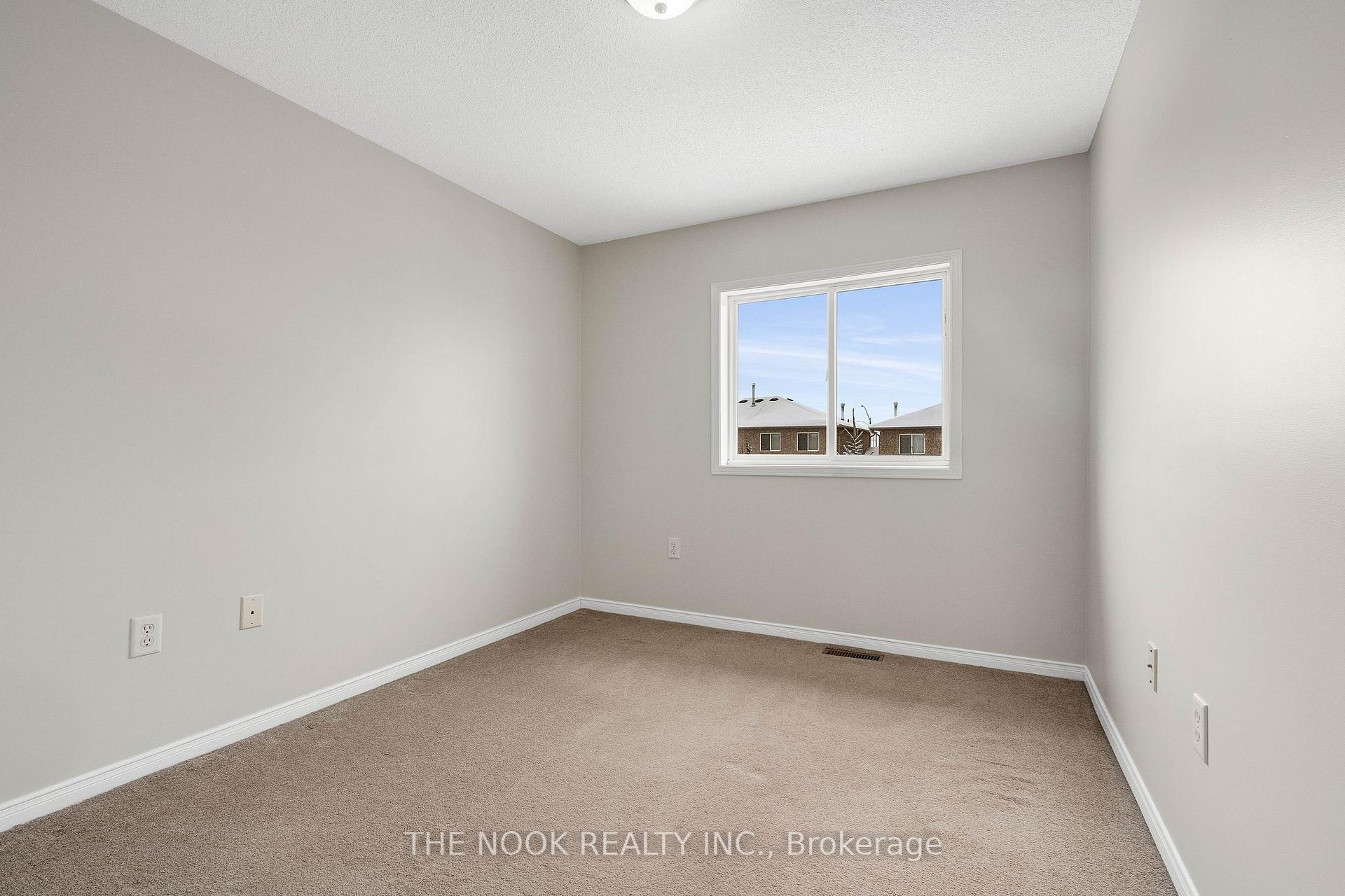 Photo 15 of 7 Coronation Parkway, Barrie, Innis-Shore — HOMEH