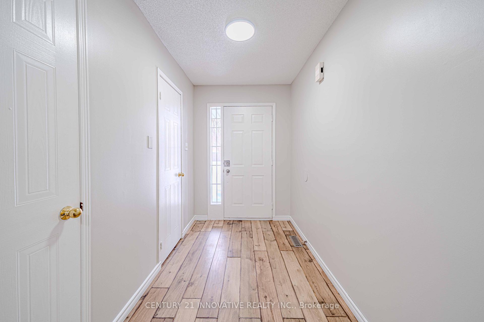 Photo 3 of 83 Cunningham Drive S, Barrie, Ardagh — HOMEH