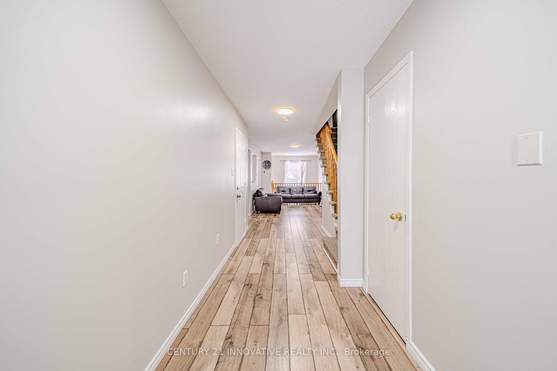 Photo 4 of 83 Cunningham Drive S, Barrie, Ardagh — HOMEH