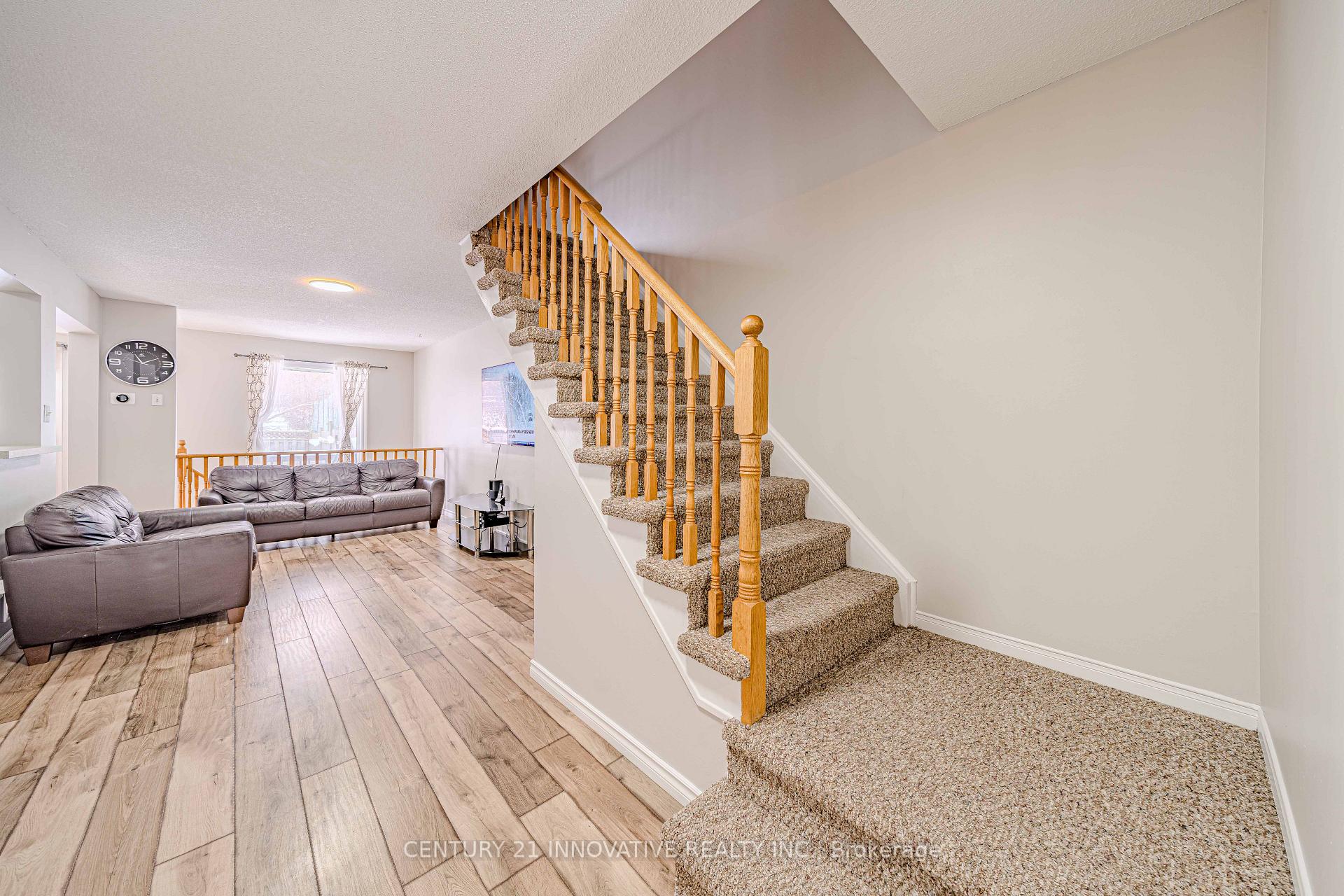 Photo 5 of 83 Cunningham Drive S, Barrie, Ardagh — HOMEH