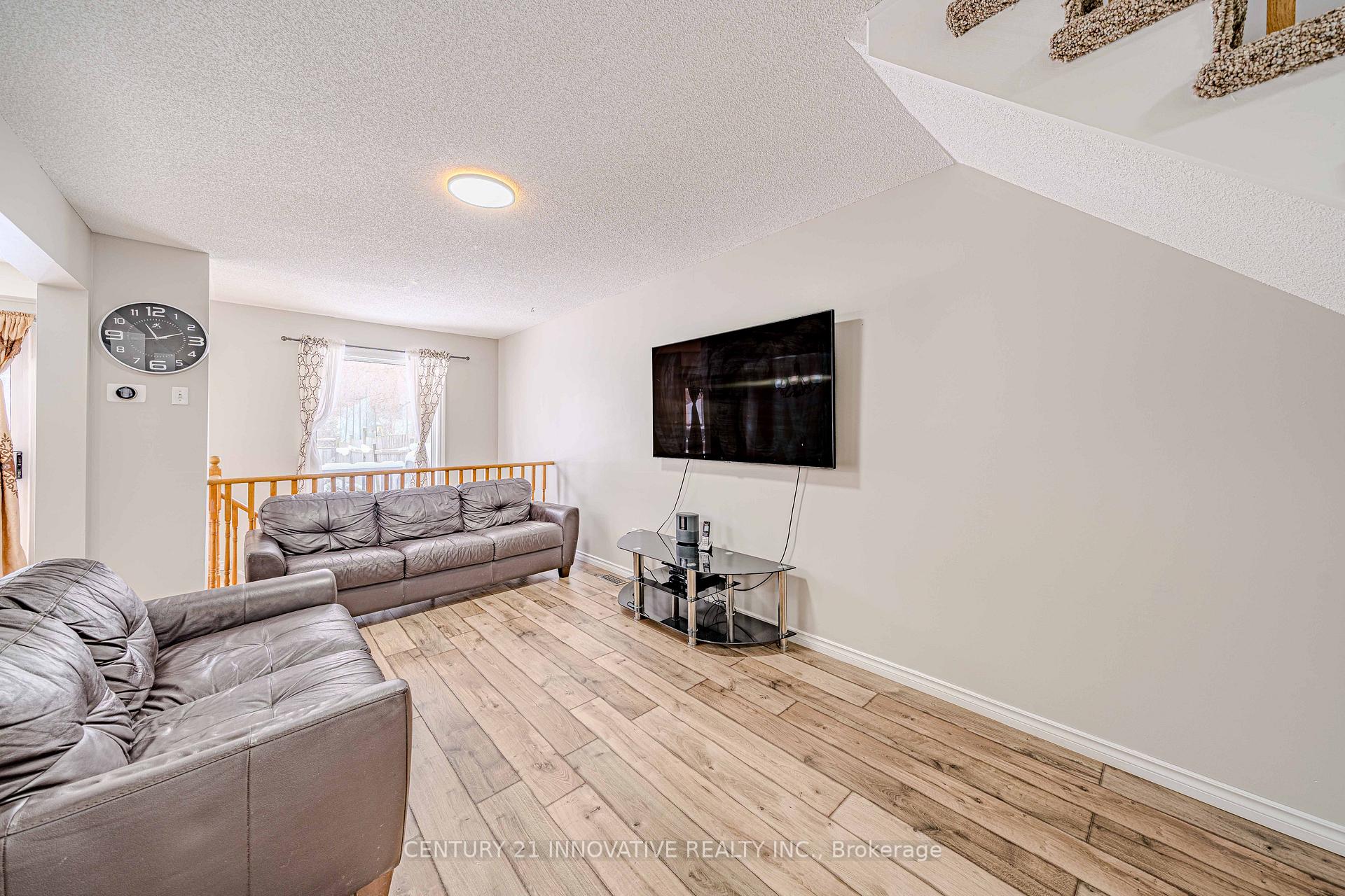 Photo 6 of 83 Cunningham Drive S, Barrie, Ardagh — HOMEH