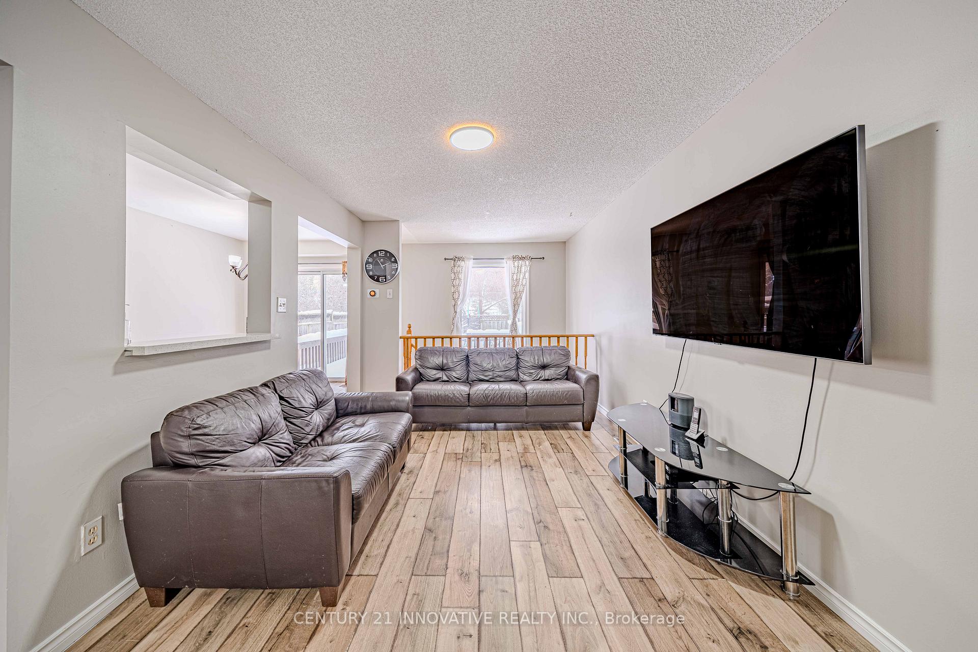 Photo 7 of 83 Cunningham Drive S, Barrie, Ardagh — HOMEH