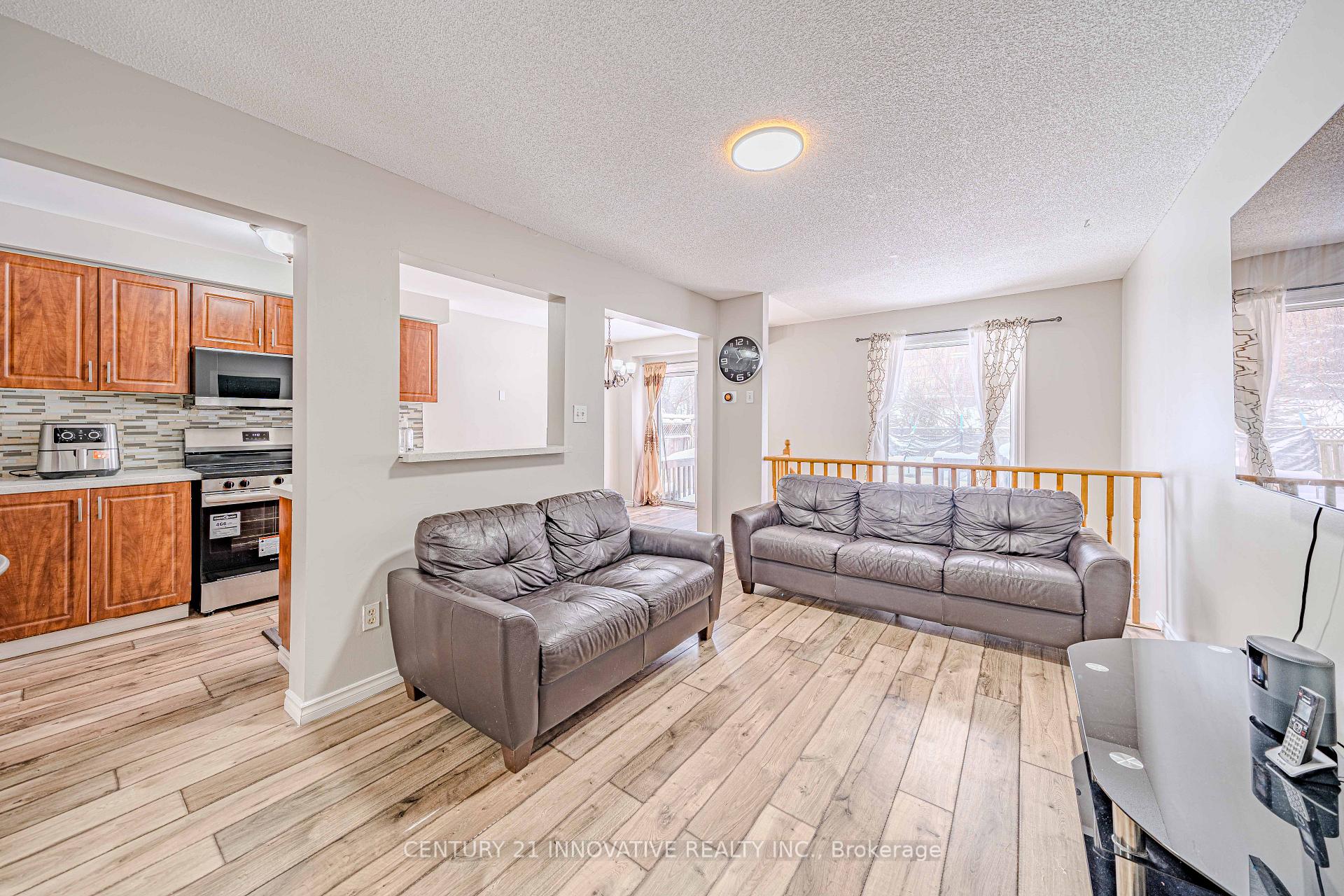 Photo 8 of 83 Cunningham Drive S, Barrie, Ardagh — HOMEH