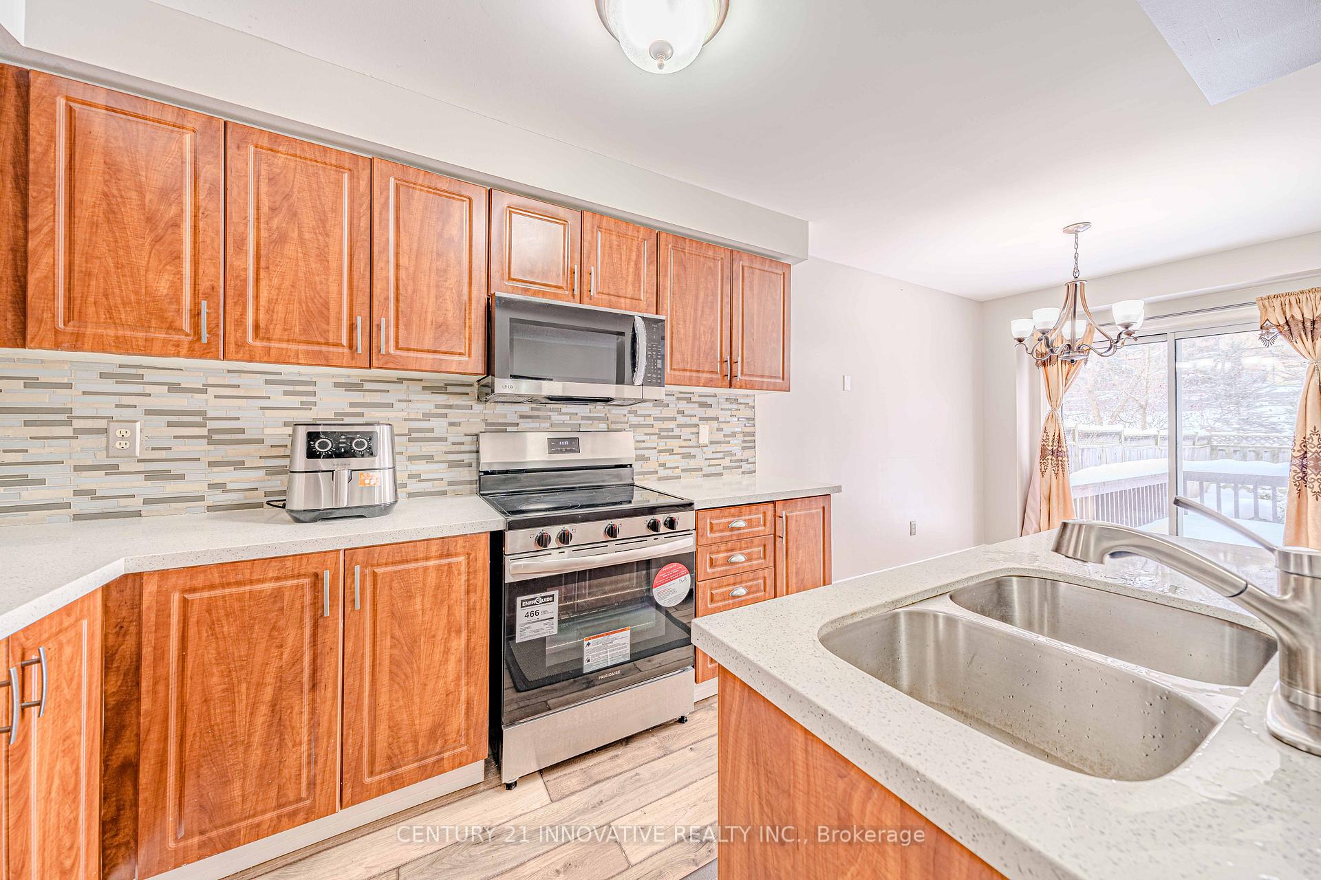 Photo 17 of 83 Cunningham Drive S, Barrie, Ardagh — HOMEH