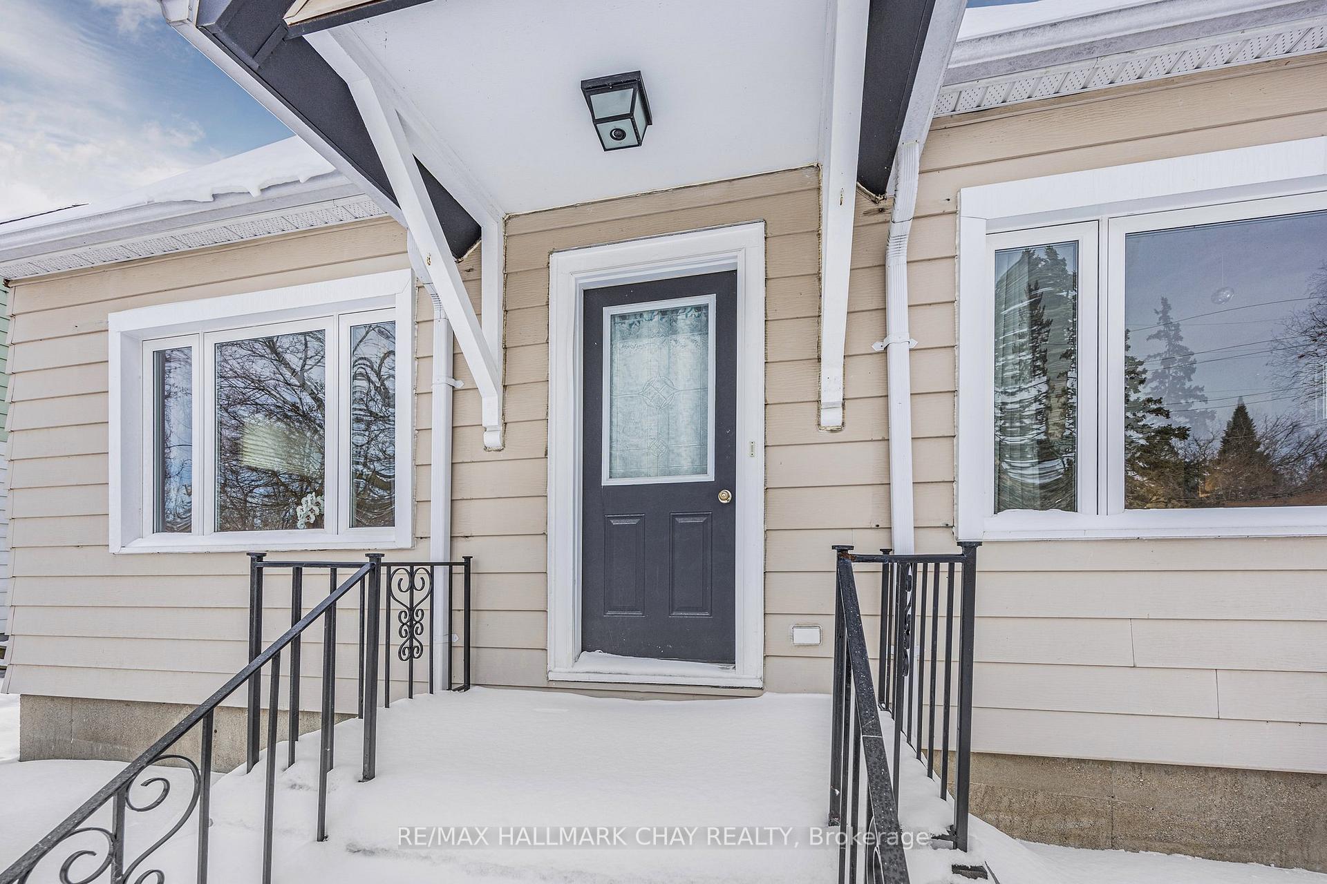 Photo 2 of 25 Campbell Avenue, Barrie, Allandale — HOMEH