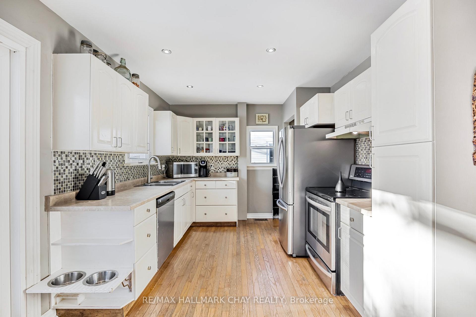 Photo 3 of 25 Campbell Avenue, Barrie, Allandale — HOMEH