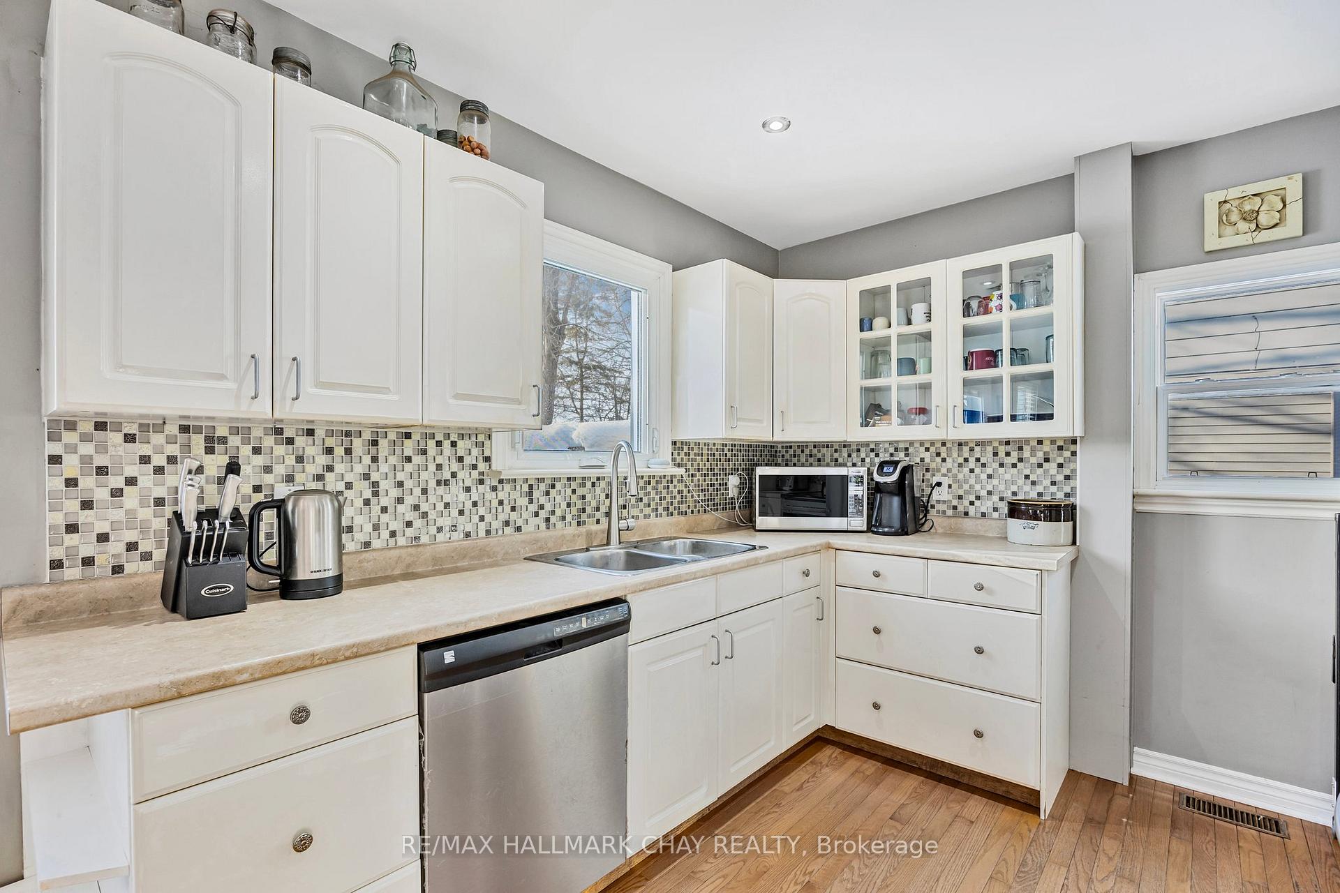 Photo 5 of 25 Campbell Avenue, Barrie, Allandale — HOMEH