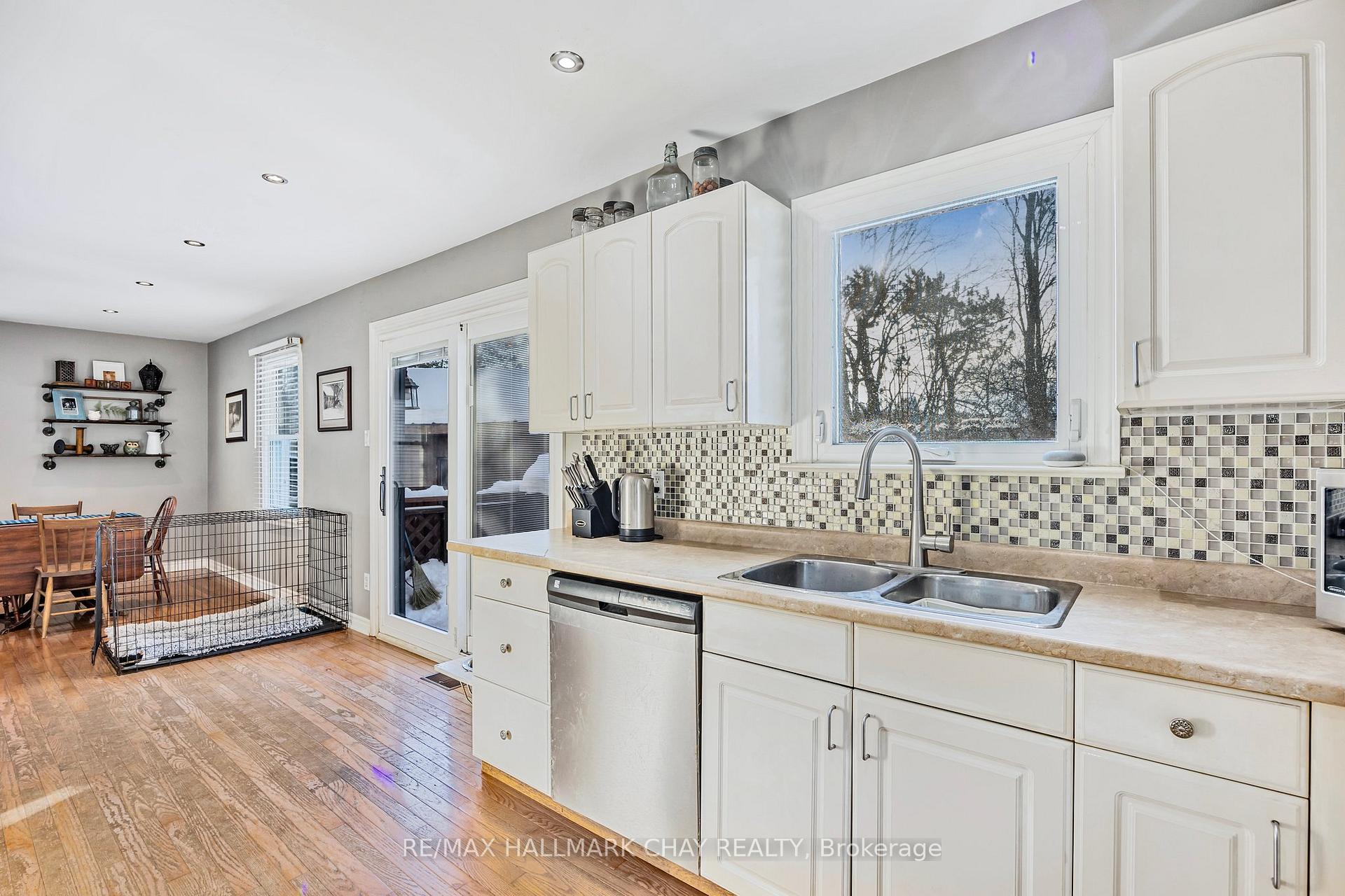 Photo 6 of 25 Campbell Avenue, Barrie, Allandale — HOMEH