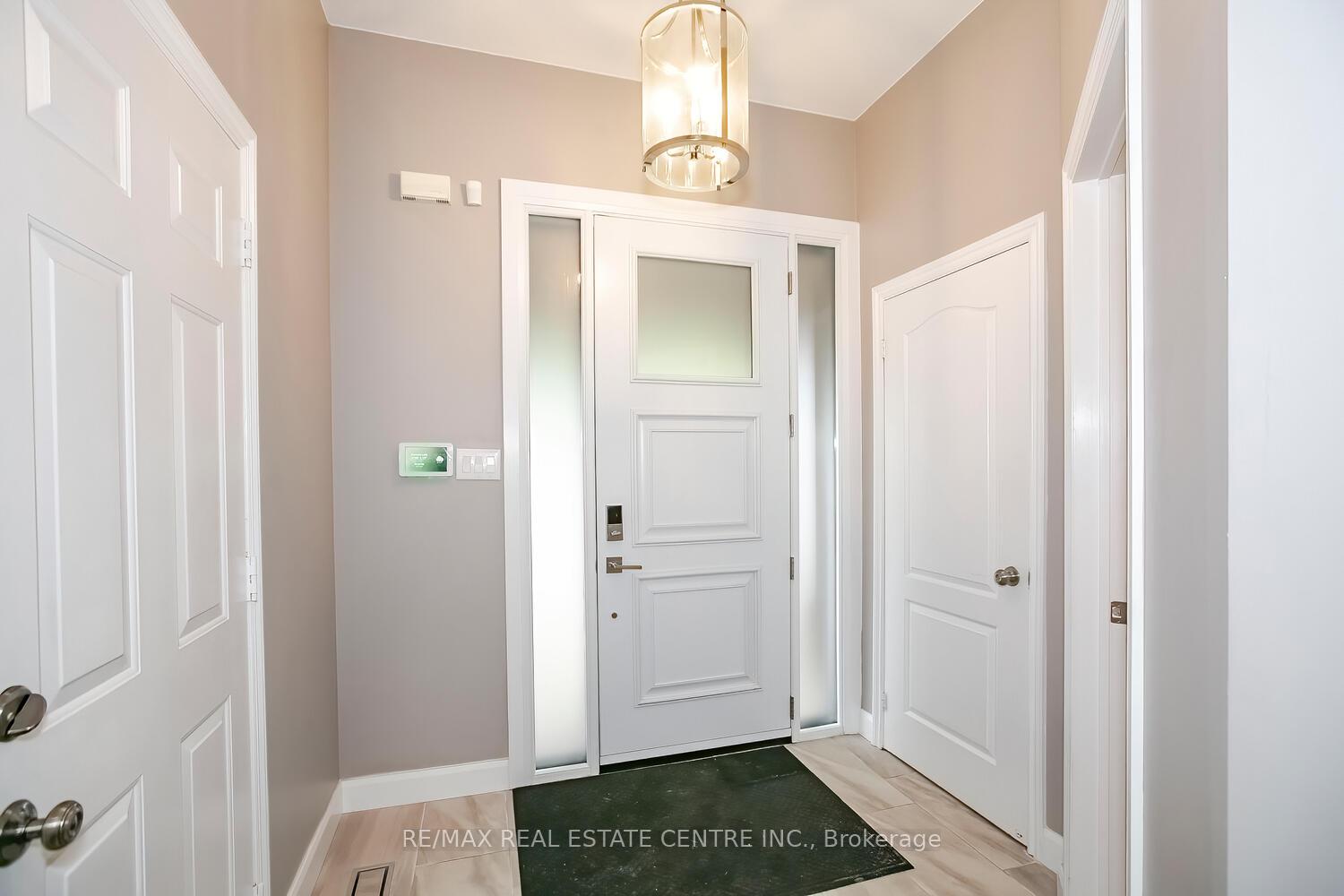 Photo 2 of 4 Mccrimmon Drive, Brampton, Fletcher's Meadow — HOMEH