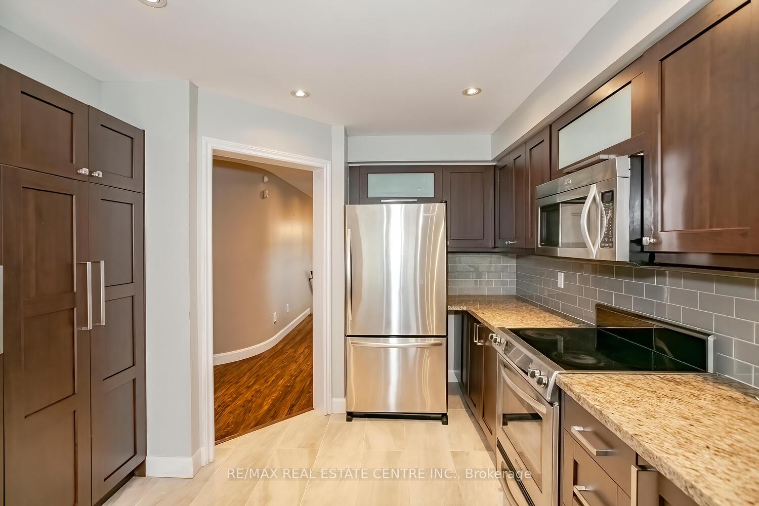 Photo 8 of 4 Mccrimmon Drive, Brampton, Fletcher's Meadow — HOMEH