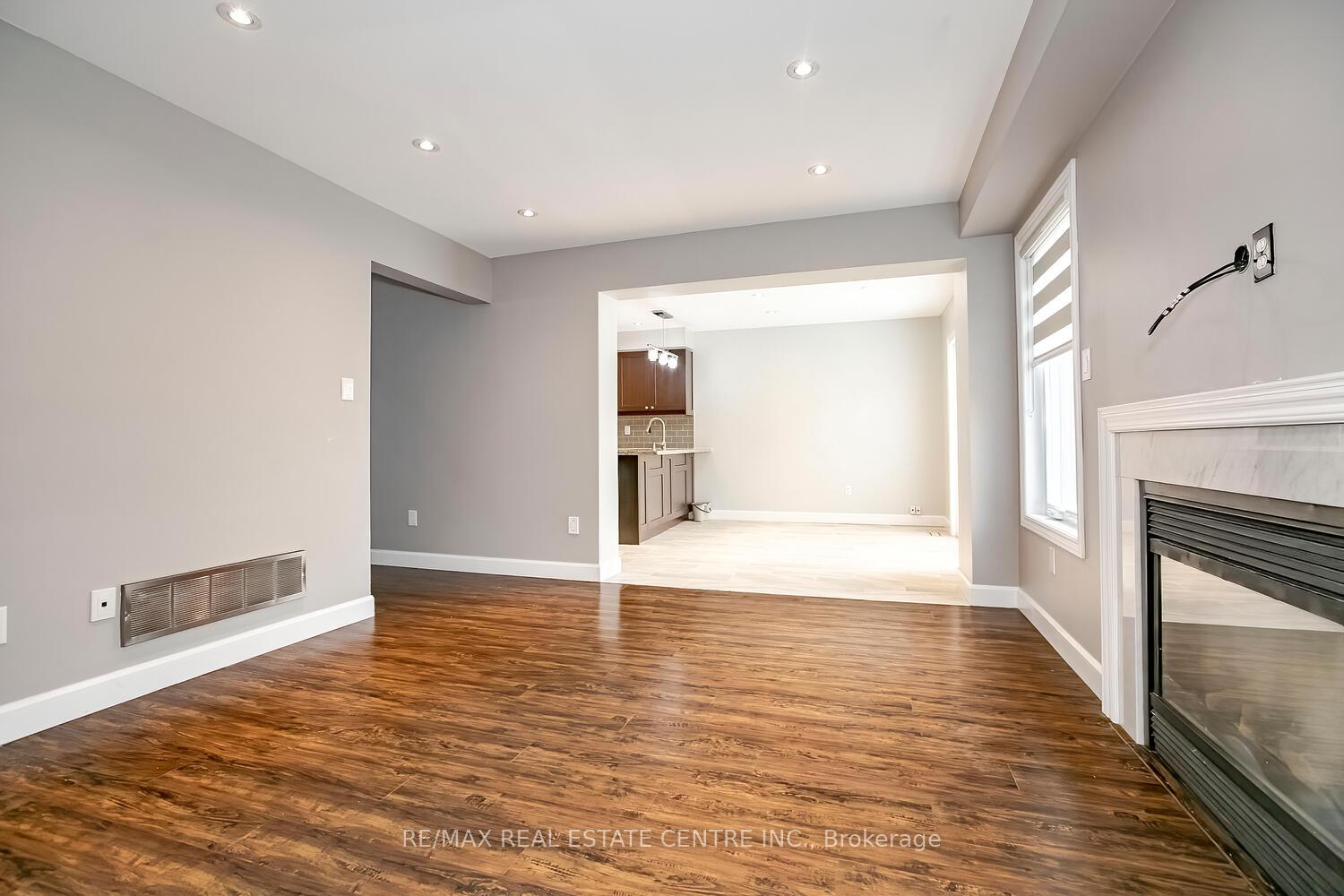 Photo 9 of 4 Mccrimmon Drive, Brampton, Fletcher's Meadow — HOMEH
