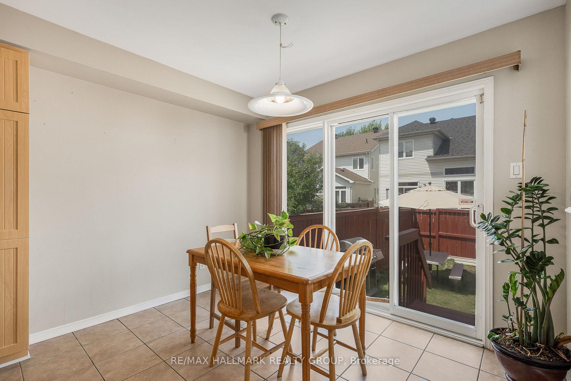 Photo 13 of 112 Deercroft Avenue, Ottawa, Barrhaven - Longfields — HOMEH