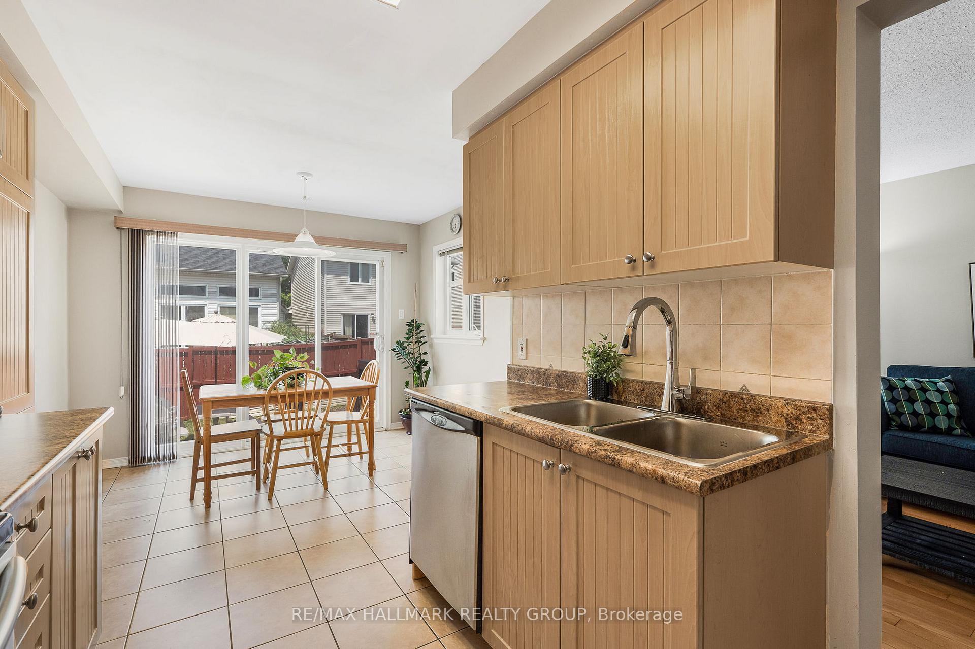 Photo 18 of 112 Deercroft Avenue, Ottawa, Barrhaven - Longfields — HOMEH