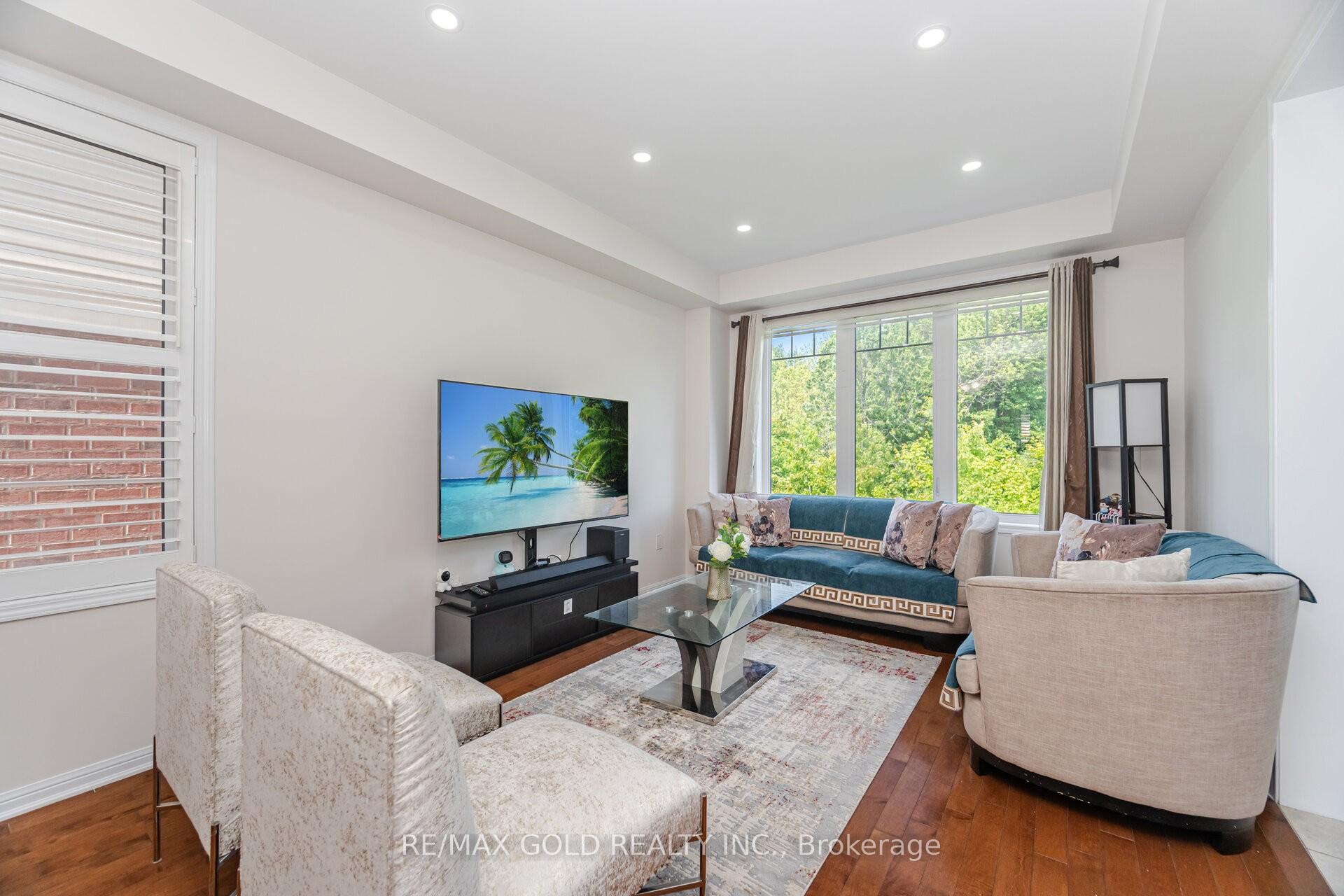Photo 4 of 72 Aylesbury Drive, Brampton, Northwest Brampton — HOMEH
