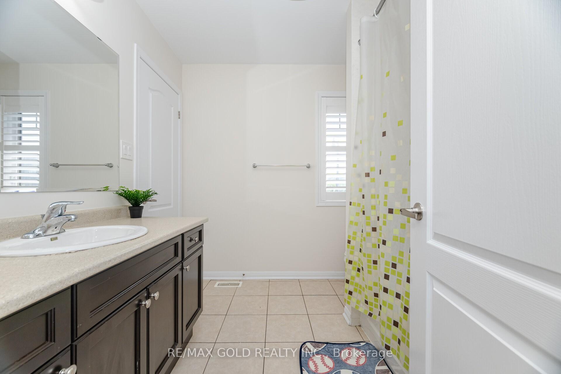 Photo 13 of 72 Aylesbury Drive, Brampton, Northwest Brampton — HOMEH