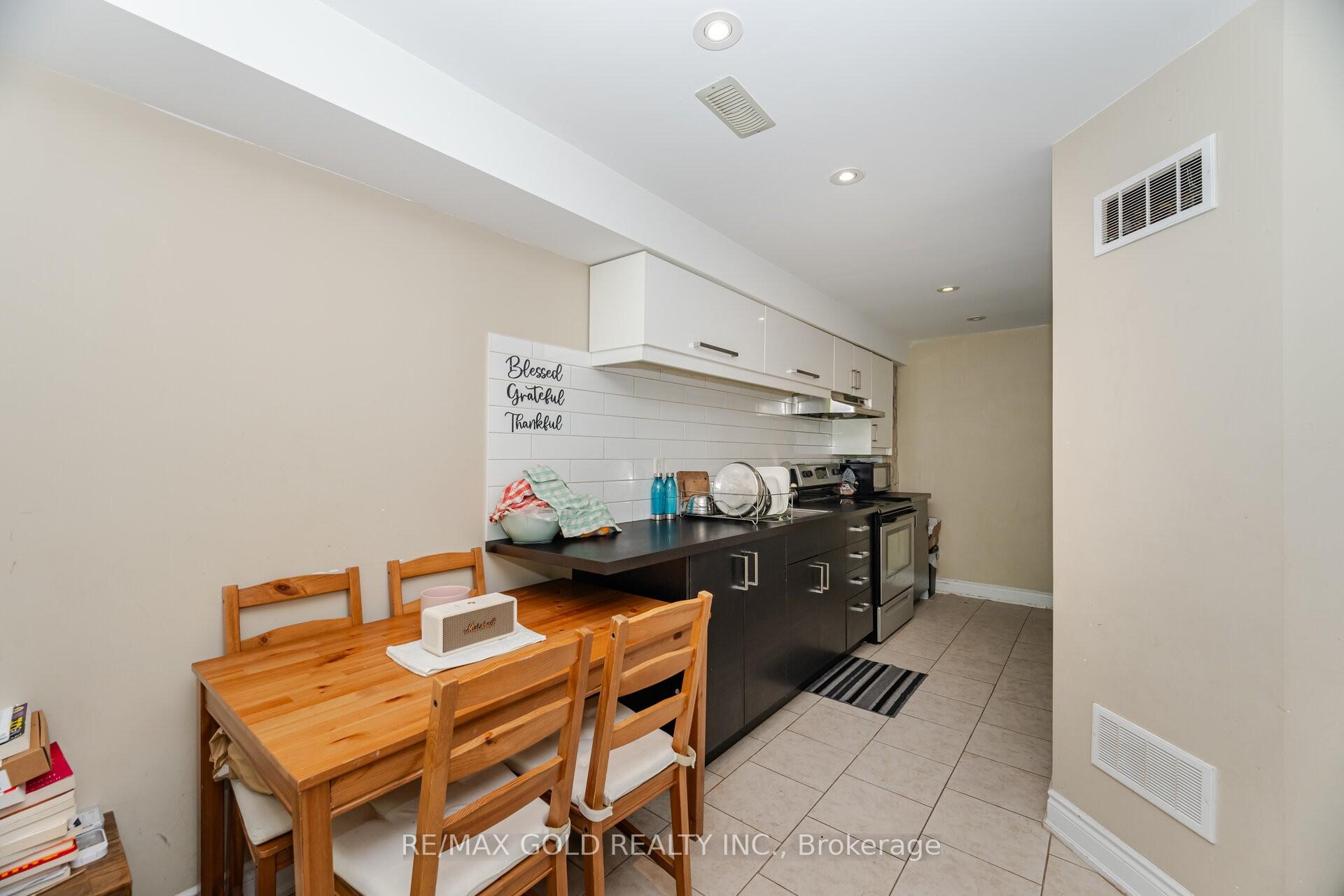 Photo 7 of 72 Aylesbury Drive, Brampton, Northwest Brampton — HOMEH