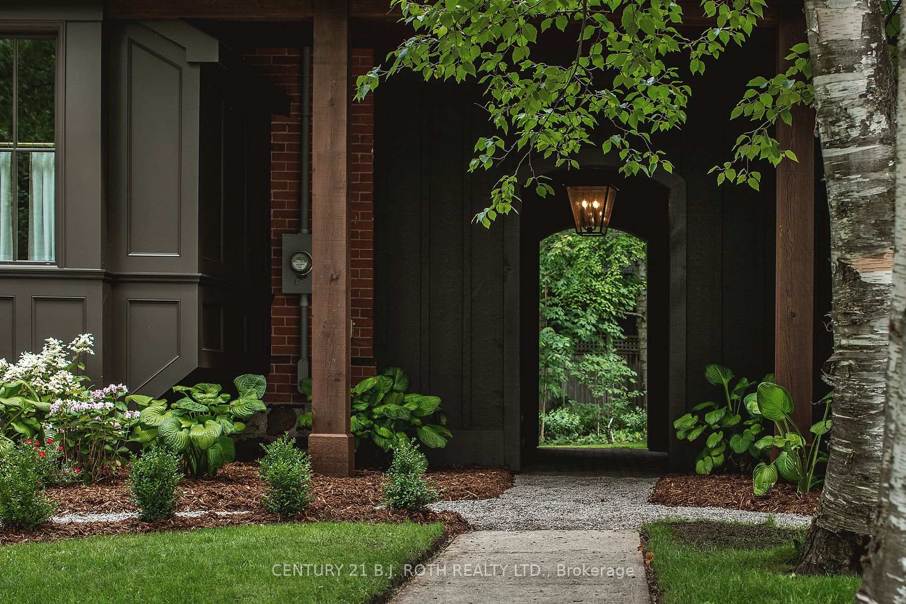 Photo 3 of 42 Burton Avenue, Barrie, Allandale — HOMEH