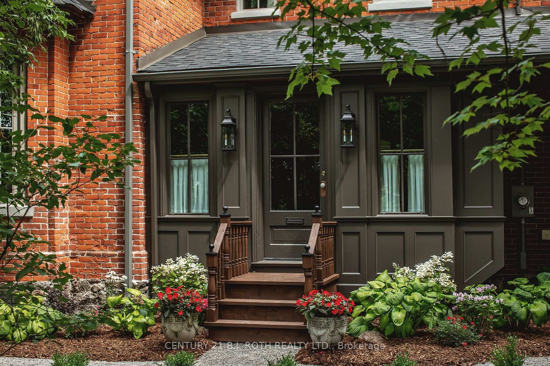 Photo 4 of 42 Burton Avenue, Barrie, Allandale — HOMEH