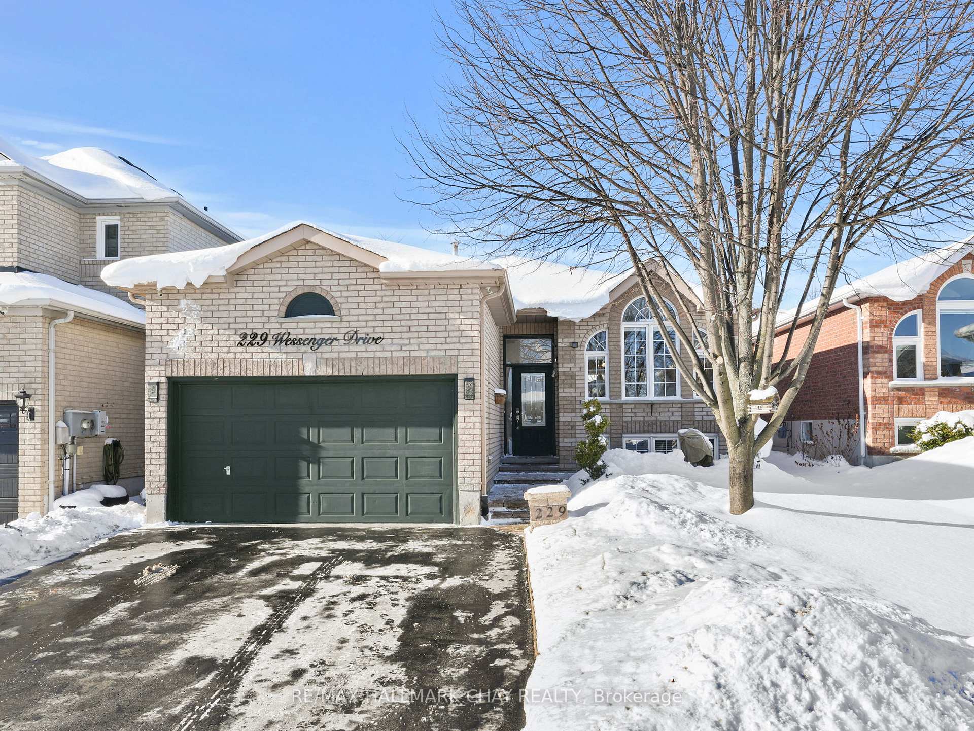 Photo 1 of 229 Wessenger Drive, Barrie, Holly — HOMEH