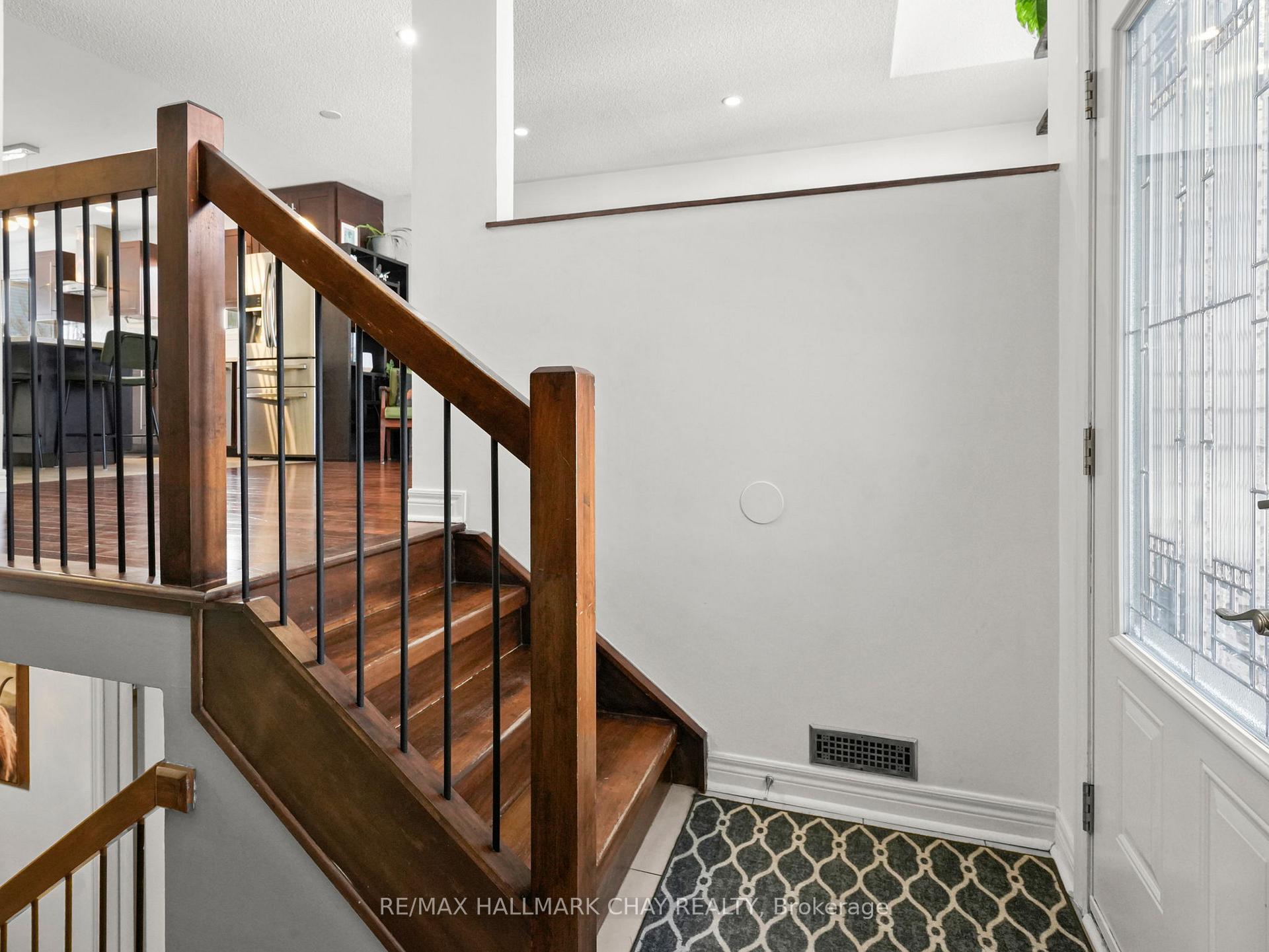 Photo 4 of 229 Wessenger Drive, Barrie, Holly — HOMEH