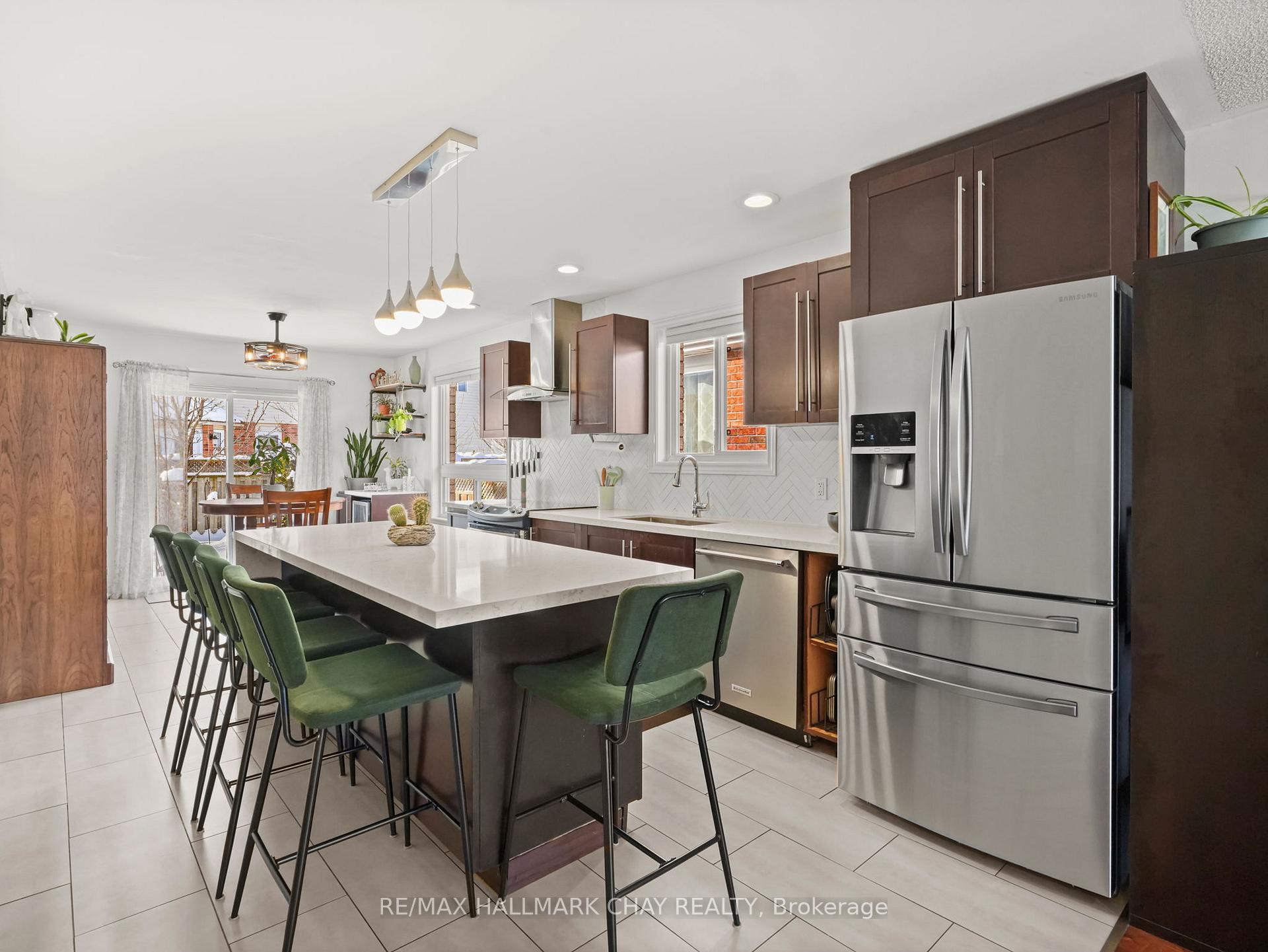 Photo 10 of 229 Wessenger Drive, Barrie, Holly — HOMEH