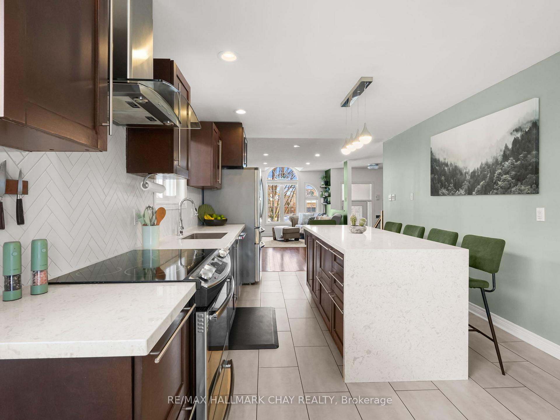 Photo 13 of 229 Wessenger Drive, Barrie, Holly — HOMEH