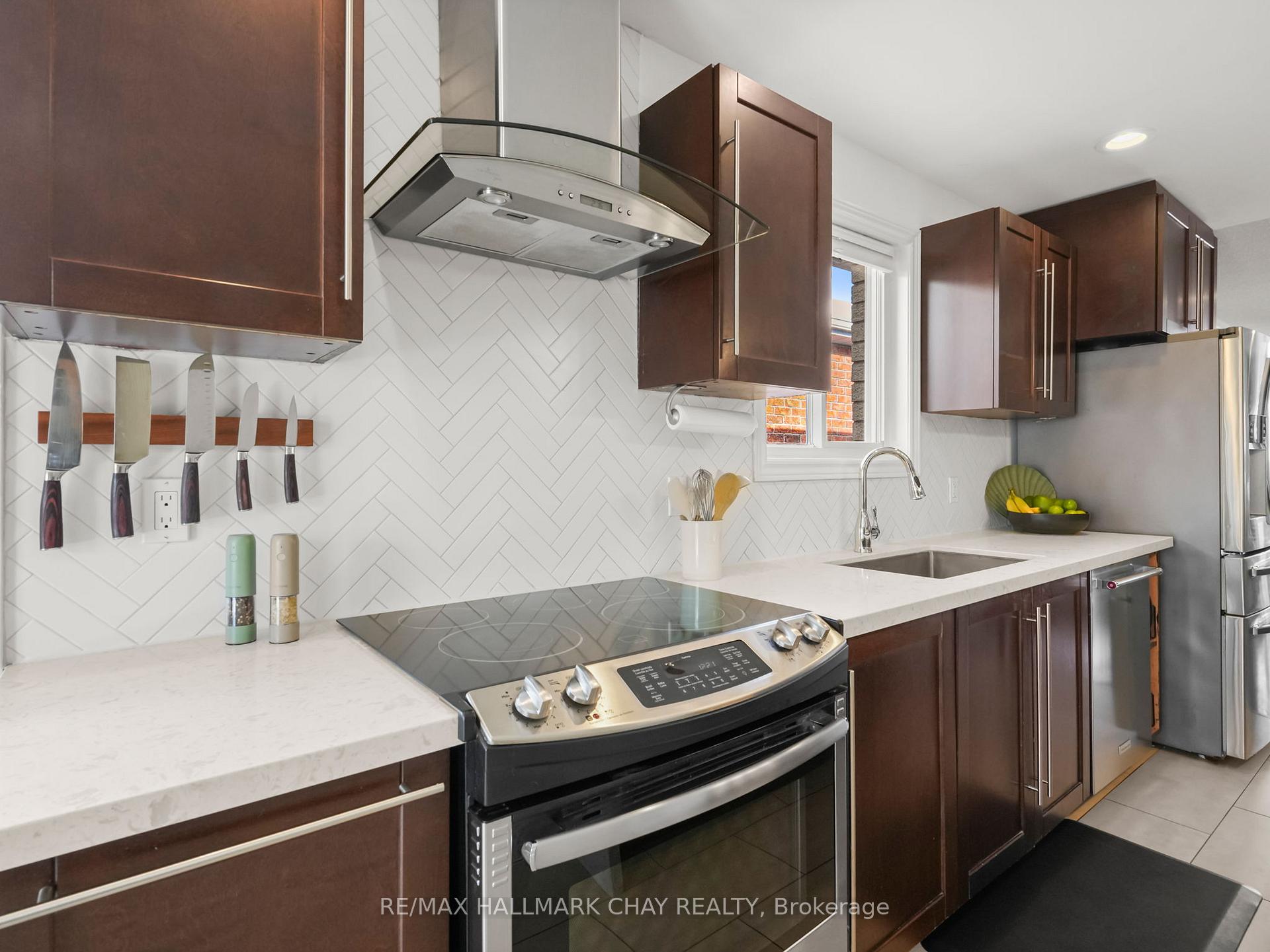 Photo 14 of 229 Wessenger Drive, Barrie, Holly — HOMEH
