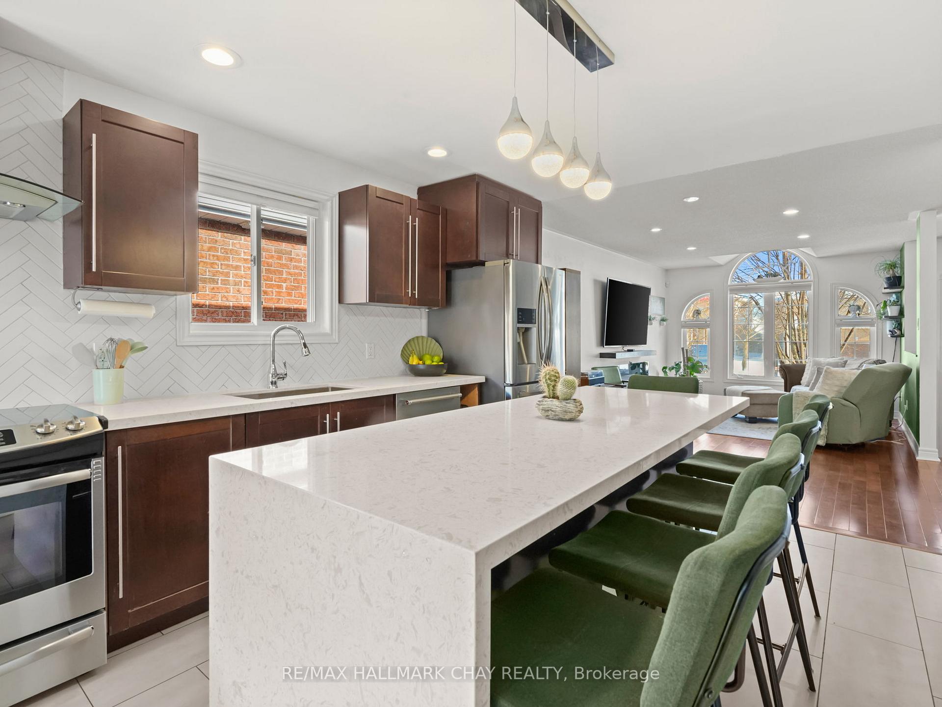 Photo 15 of 229 Wessenger Drive, Barrie, Holly — HOMEH