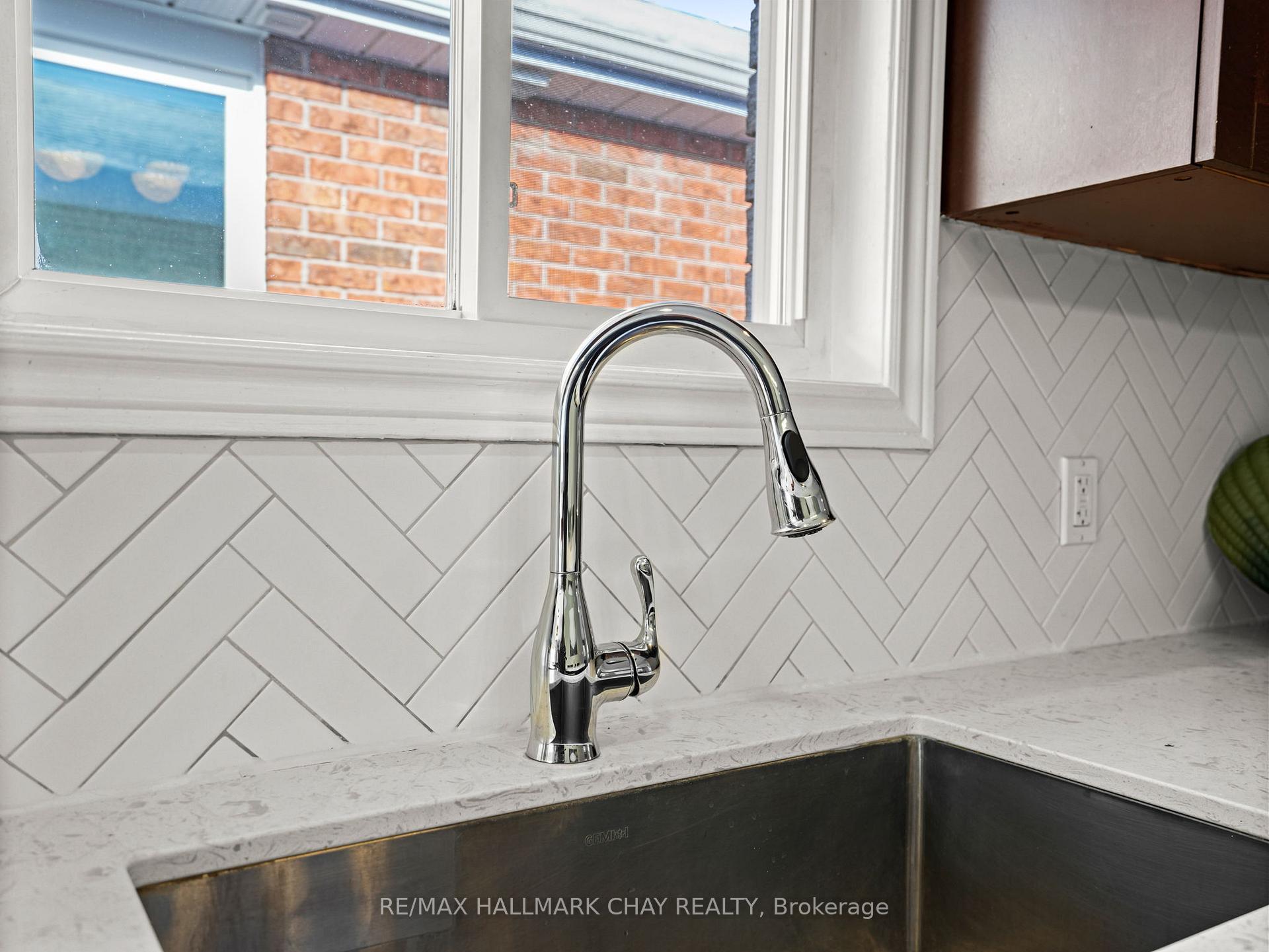Photo 18 of 229 Wessenger Drive, Barrie, Holly — HOMEH