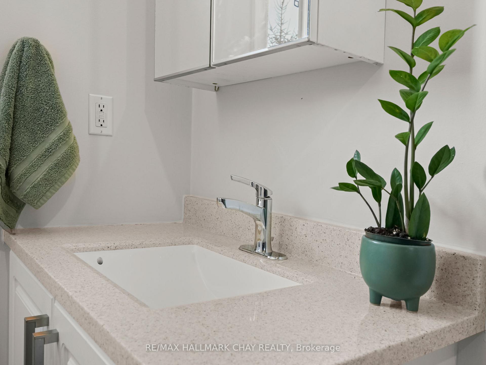 Photo 25 of 229 Wessenger Drive, Barrie, Holly — HOMEH