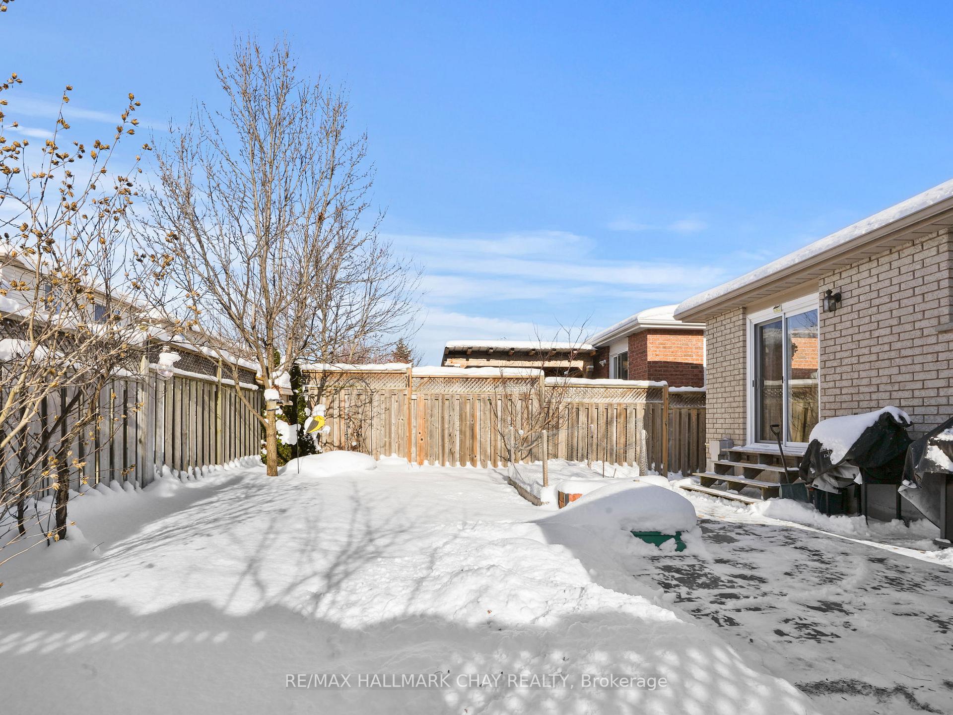 Photo 37 of 229 Wessenger Drive, Barrie, Holly — HOMEH