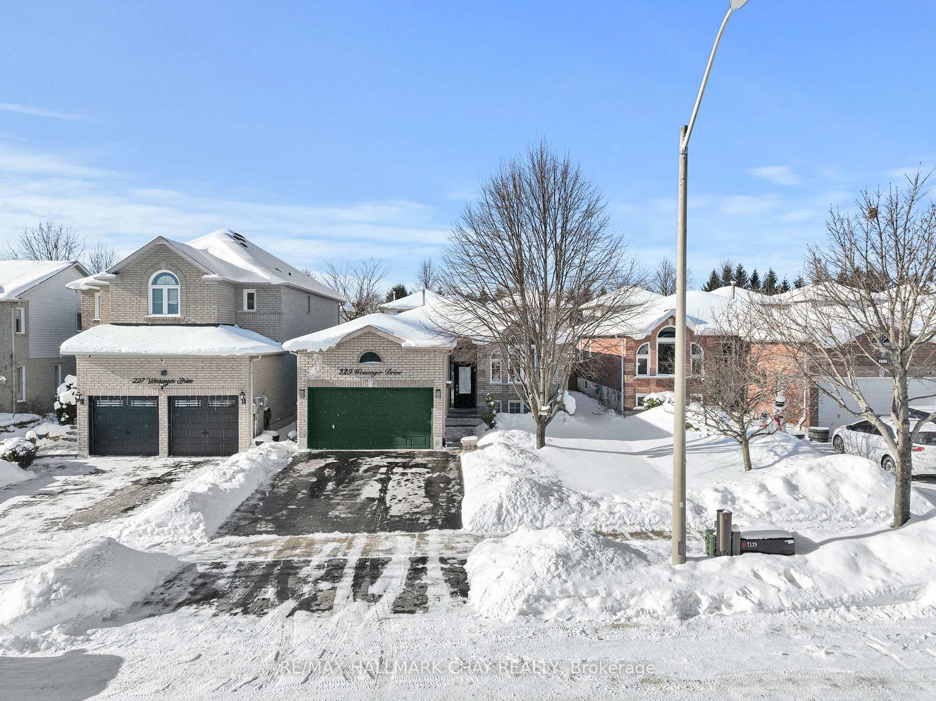 Photo 38 of 229 Wessenger Drive, Barrie, Holly — HOMEH