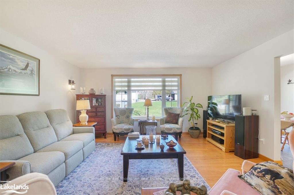 Photo 5 of 109 Queen Street, Burk's Falls — HOMEH