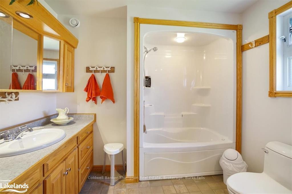 Photo 18 of 109 Queen Street, Burk's Falls — HOMEH
