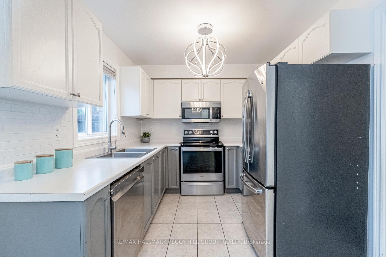 Photo 2 of 18 Bentley Crescent, Barrie, 400 West — HOMEH