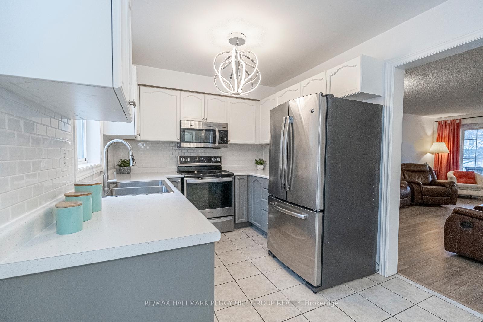 Photo 3 of 18 Bentley Crescent, Barrie, 400 West — HOMEH