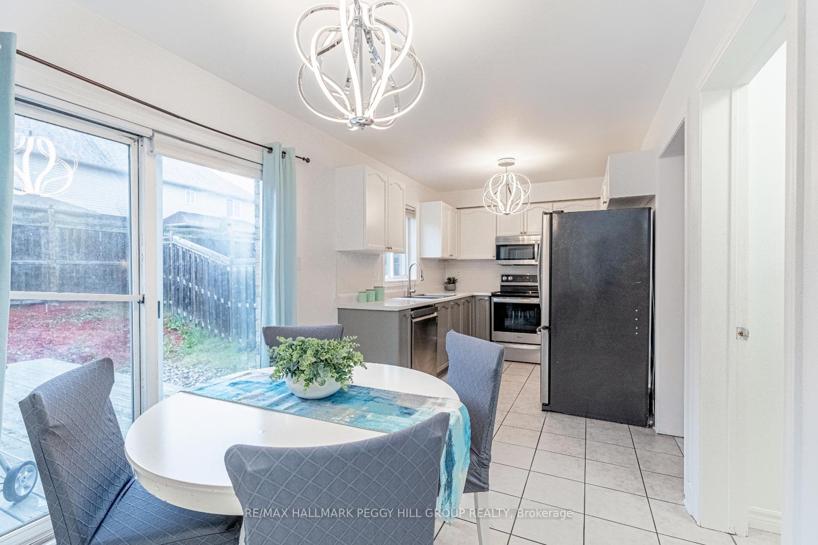 Photo 4 of 18 Bentley Crescent, Barrie, 400 West — HOMEH
