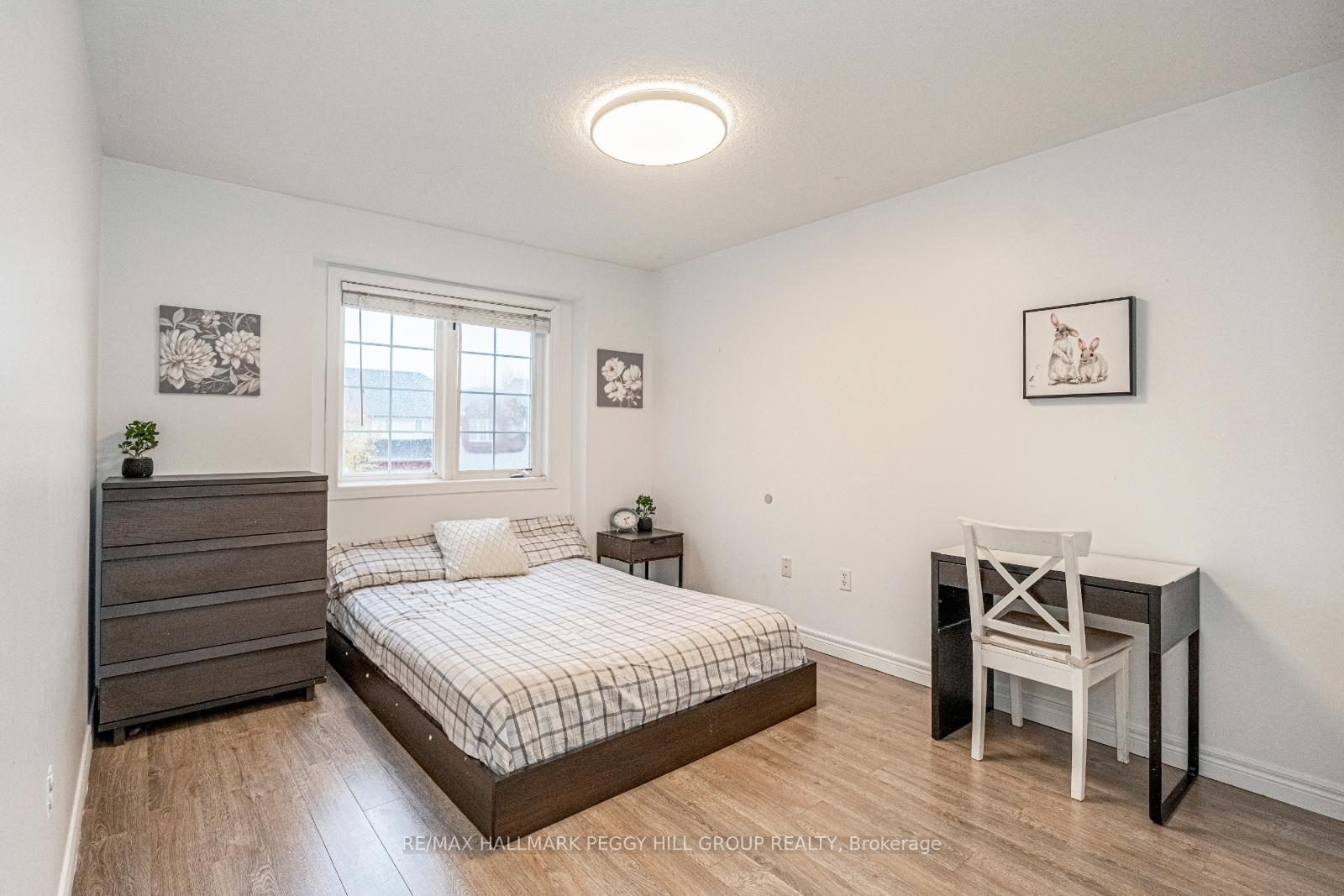 Photo 8 of 18 Bentley Crescent, Barrie, 400 West — HOMEH