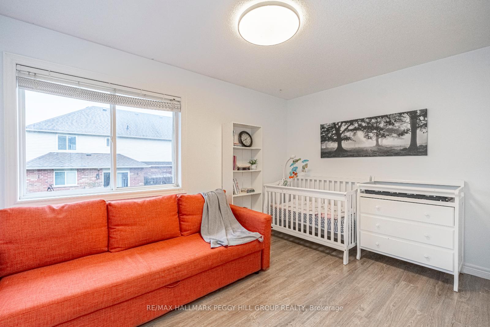 Photo 9 of 18 Bentley Crescent, Barrie, 400 West — HOMEH