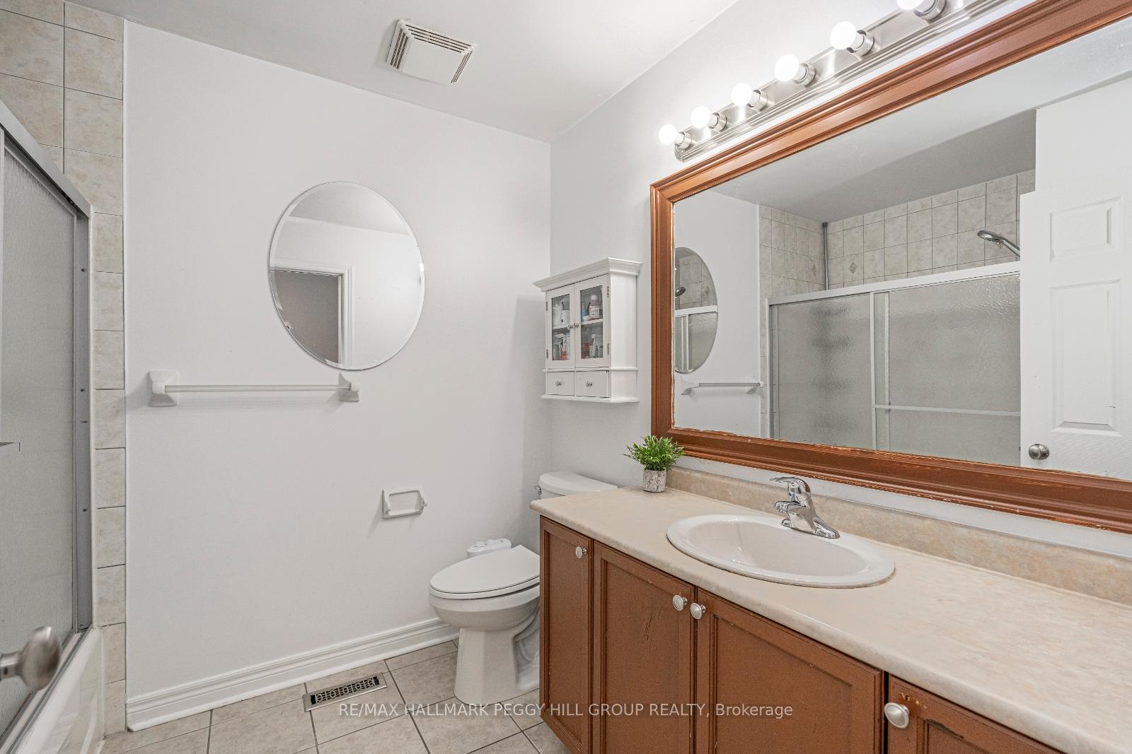 Photo 10 of 18 Bentley Crescent, Barrie, 400 West — HOMEH