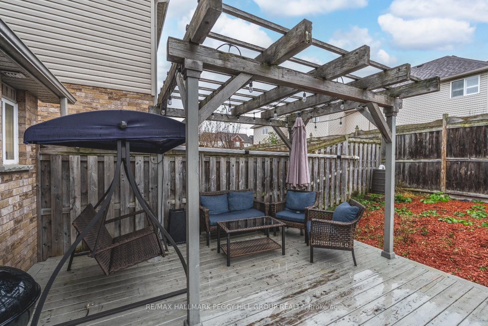 Photo 15 of 18 Bentley Crescent, Barrie, 400 West — HOMEH