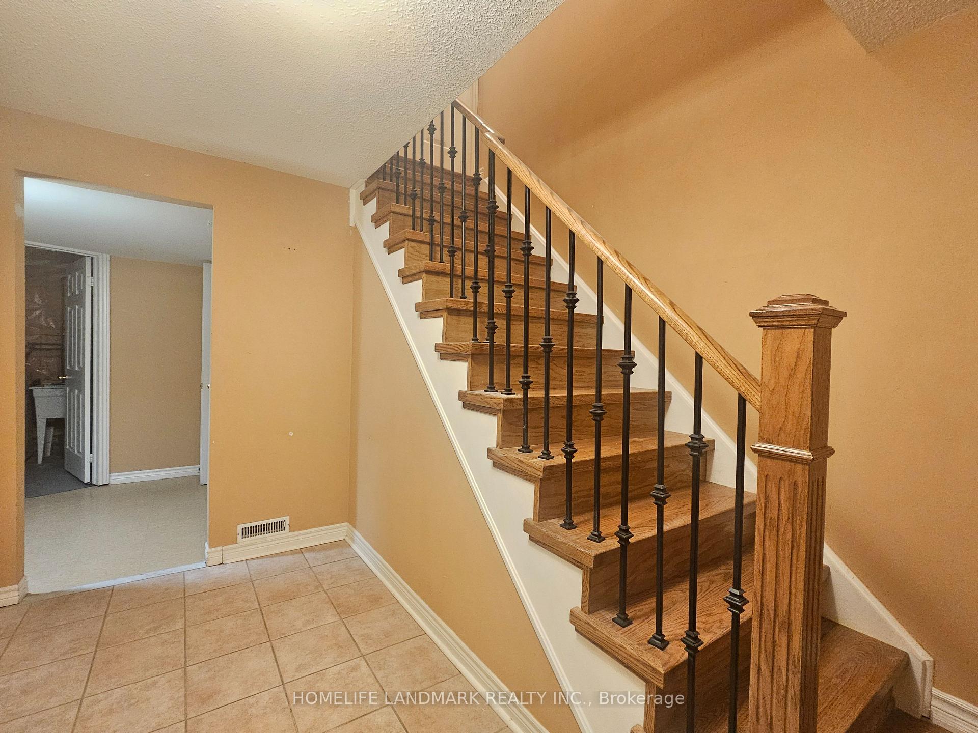 Photo 2 of Unit Bsmt, 512 Stone Road, Aurora, Aurora Grove — HOMEH