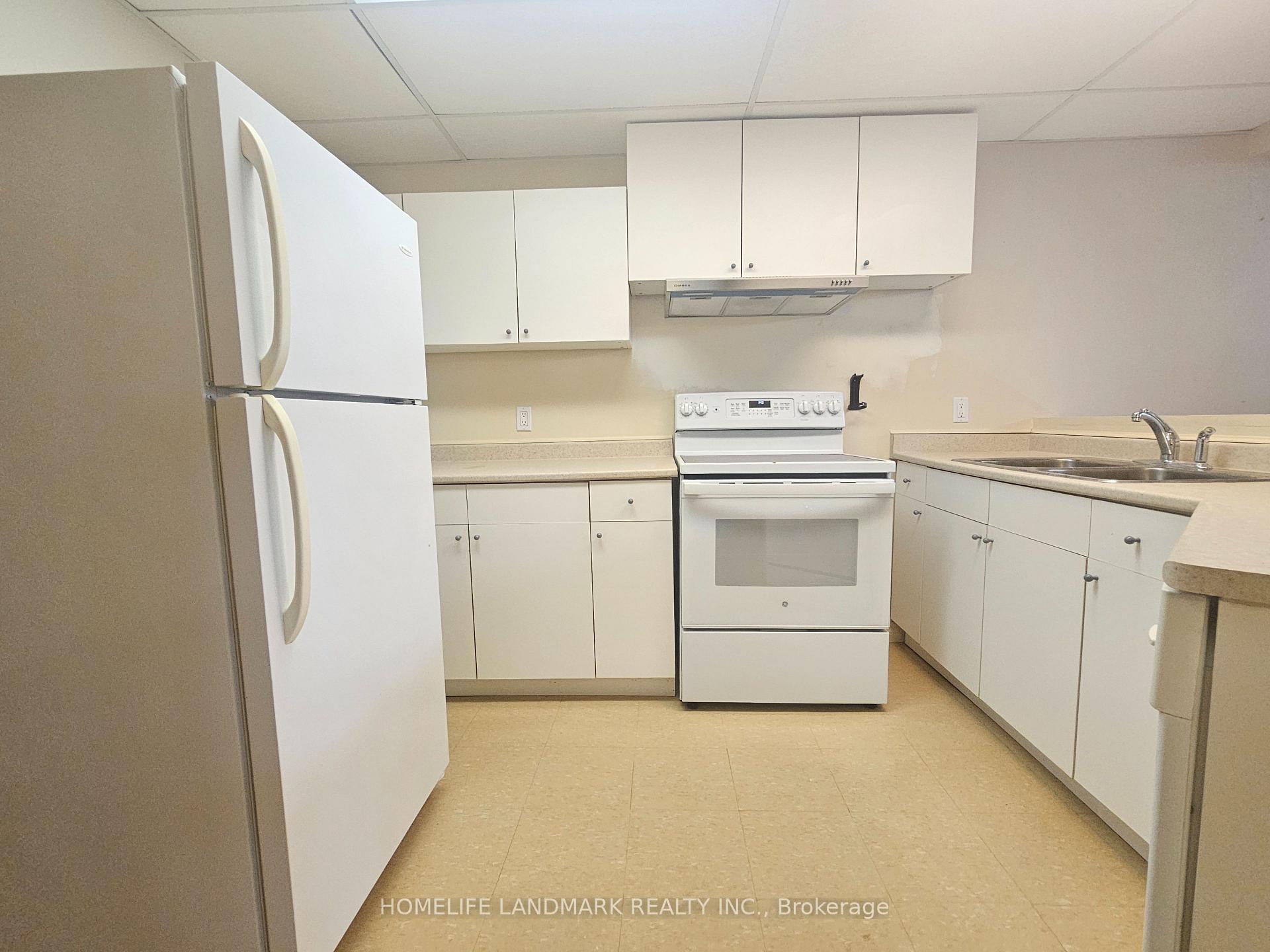 Photo 4 of Unit Bsmt, 512 Stone Road, Aurora, Aurora Grove — HOMEH